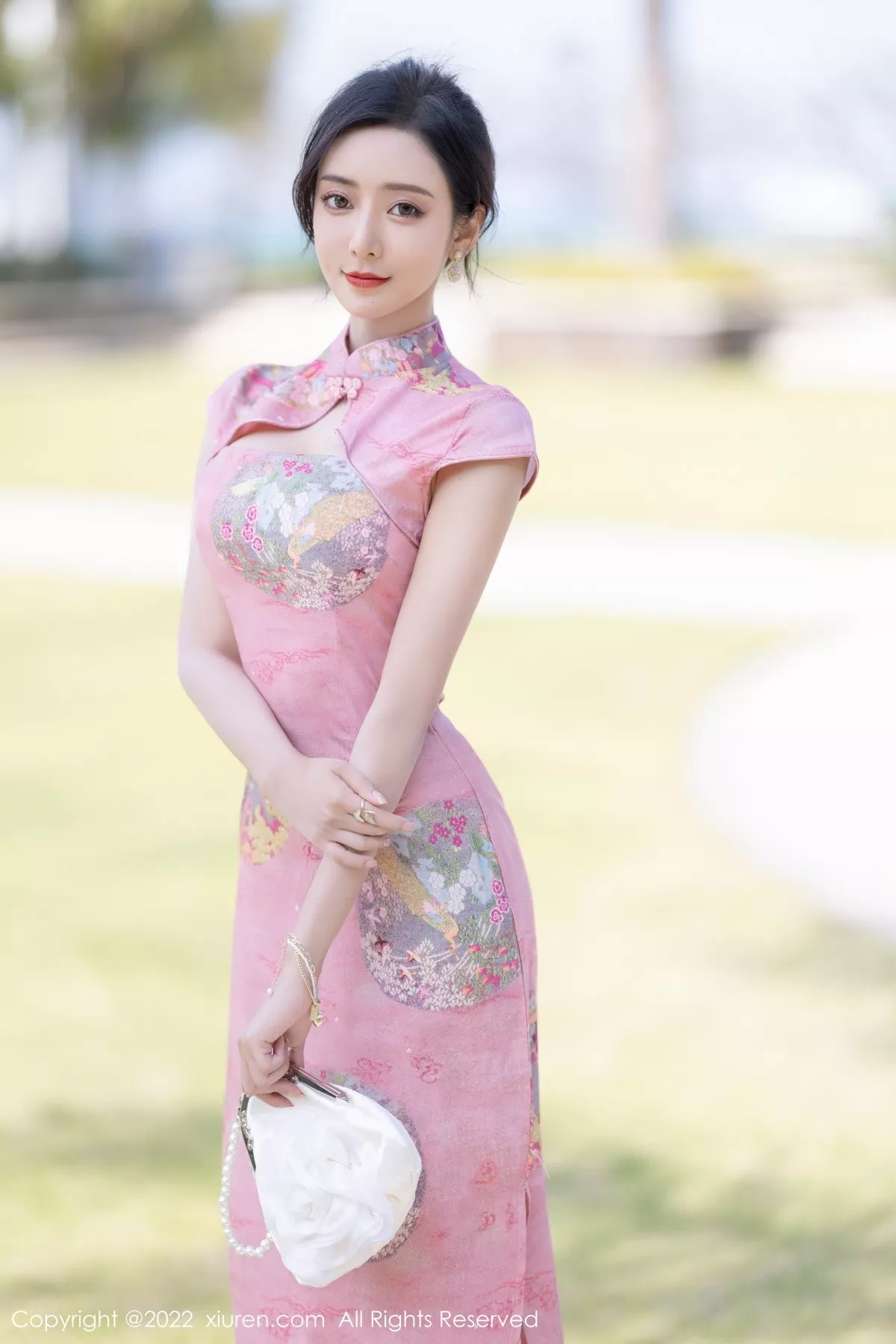 Xgyw.Org_XiuRen第5007期_女神王馨瑶yanni厦门旅拍脱粉红旗袍露性感内衣超薄肉丝诱惑写真85P