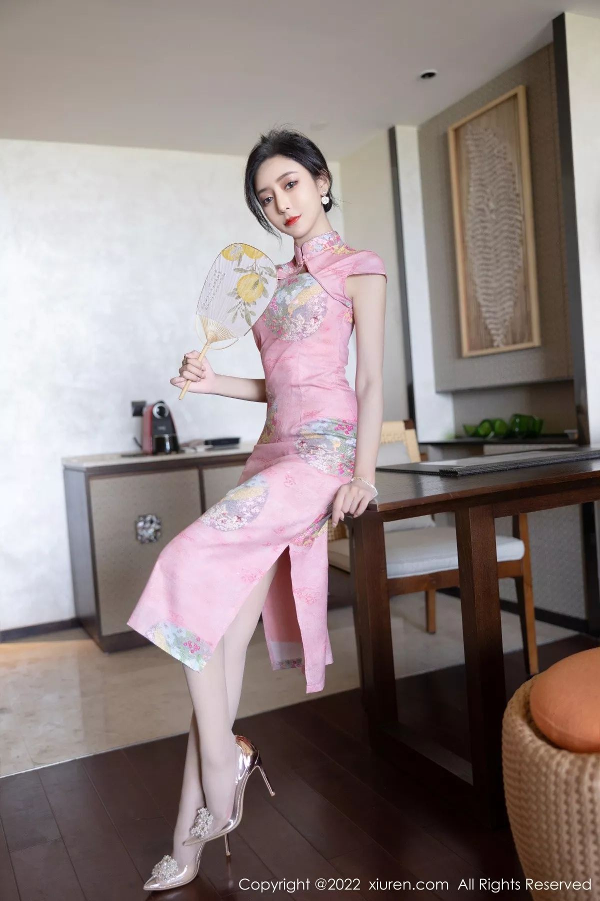 Xgyw.Org_XiuRen第5007期_女神王馨瑶yanni厦门旅拍脱粉红旗袍露性感内衣超薄肉丝诱惑写真85P