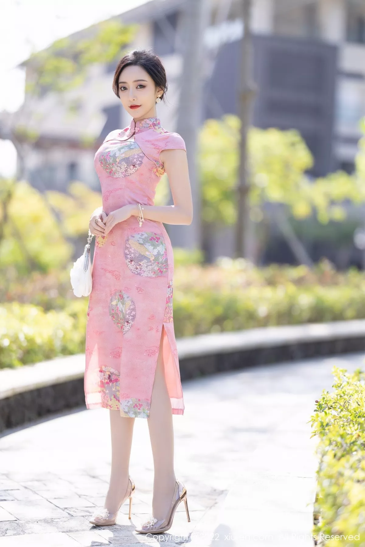 Xgyw.Org_XiuRen第5007期_女神王馨瑶yanni厦门旅拍脱粉红旗袍露性感内衣超薄肉丝诱惑写真85P