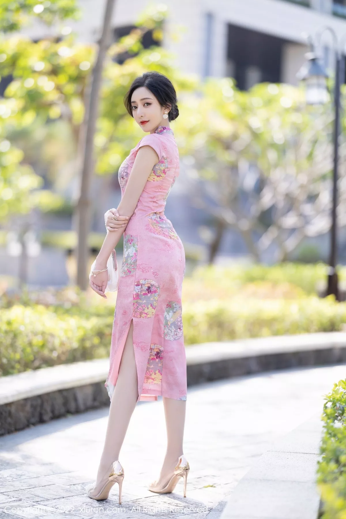Xgyw.Org_XiuRen第5007期_女神王馨瑶yanni厦门旅拍脱粉红旗袍露性感内衣超薄肉丝诱惑写真85P