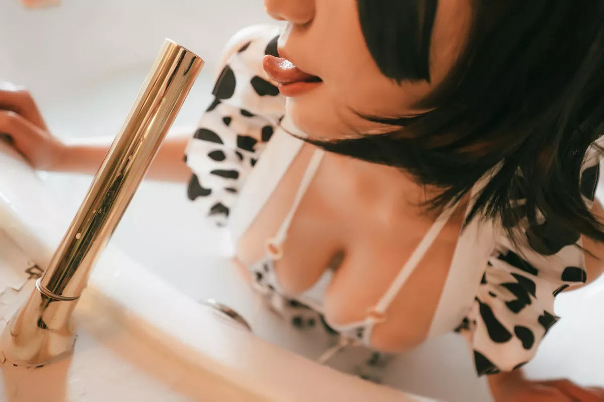 Xgyw.Org_网络美女星澜是澜澜叫澜妹呀乳牛女仆主题私房浴室脱三点式内衣露豪乳诱惑写真42P