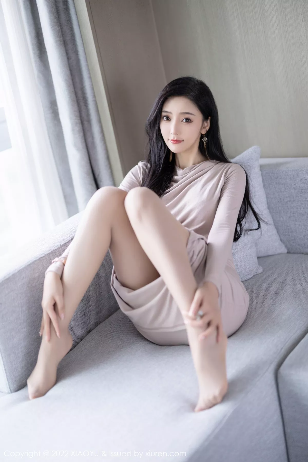 Xgyw.Org_[XiaoYu画语界]Vol.764_女神王馨瑶yanni都市丽人装脱连衣裙露黑色内衣撩人诱惑写真102P