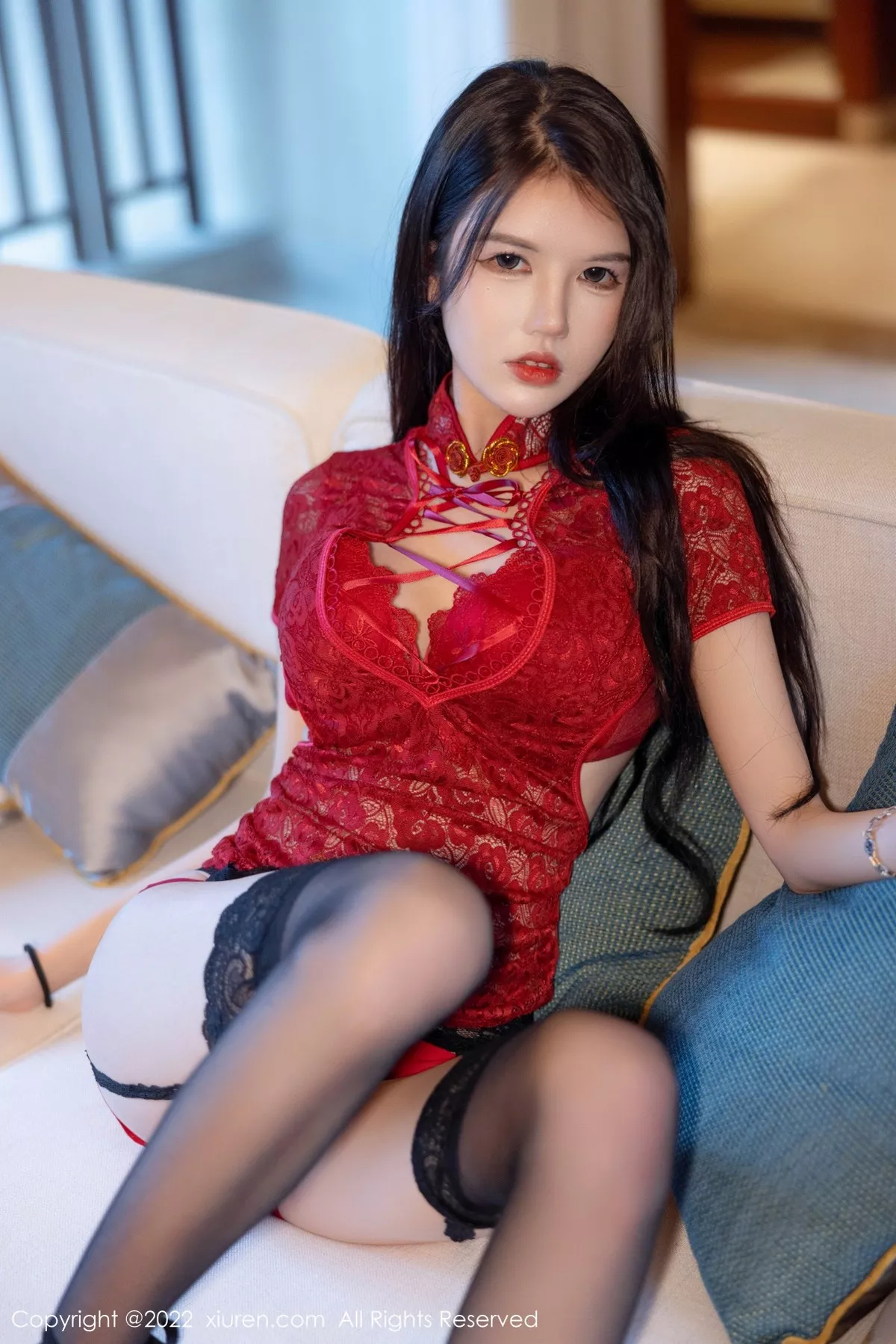 Xgyw.Org_XiuRen第4934期_模特媛媛酱belle珠三角旅拍红色内衣配黑色蕾丝吊袜诱惑写真40P