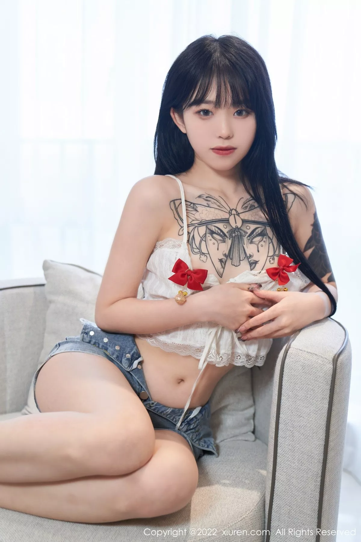 Xgyw.Org_XiuRen第5124期_模特奶瓶私房性感白色吊带上衣配牛仔短裤秀曼妙身材诱惑写真73P