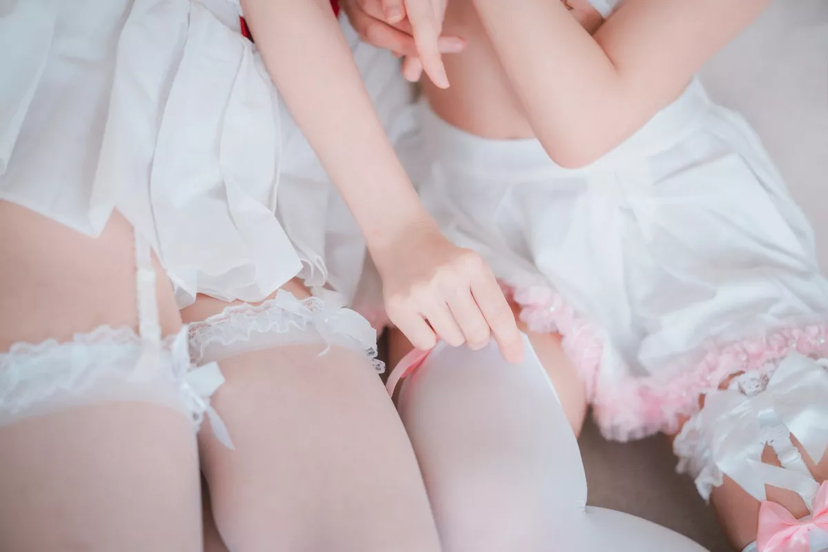 Xgyw.Org_[DJAWA]No.094_模特Sonson & Mozzi_Spring Comes Twice主题性感姐妹花私房诱惑写真61P