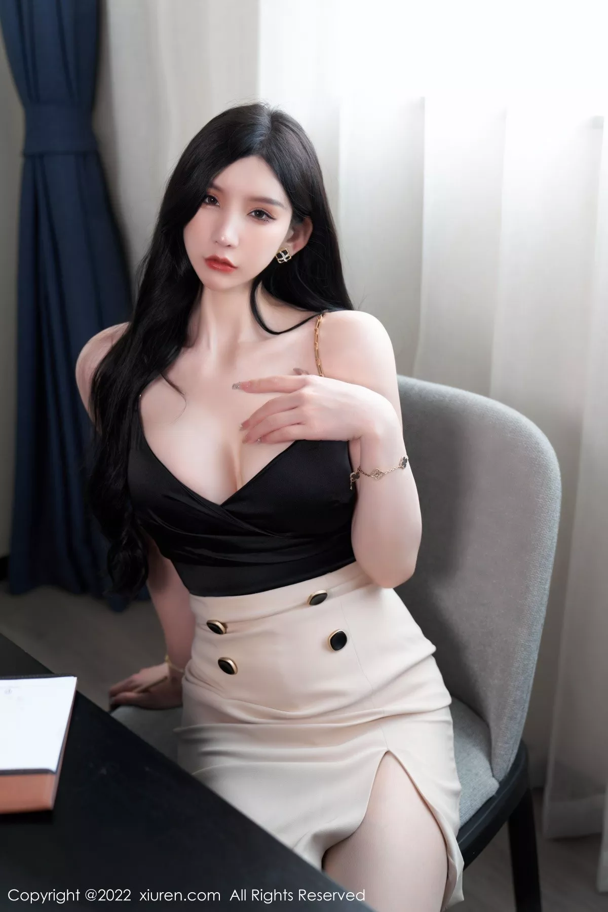 Xgyw.Org_XiuRen第5071期_女神周于希Sally私房黑色低胸服饰半脱露傲人豪乳遮点诱惑写真81P