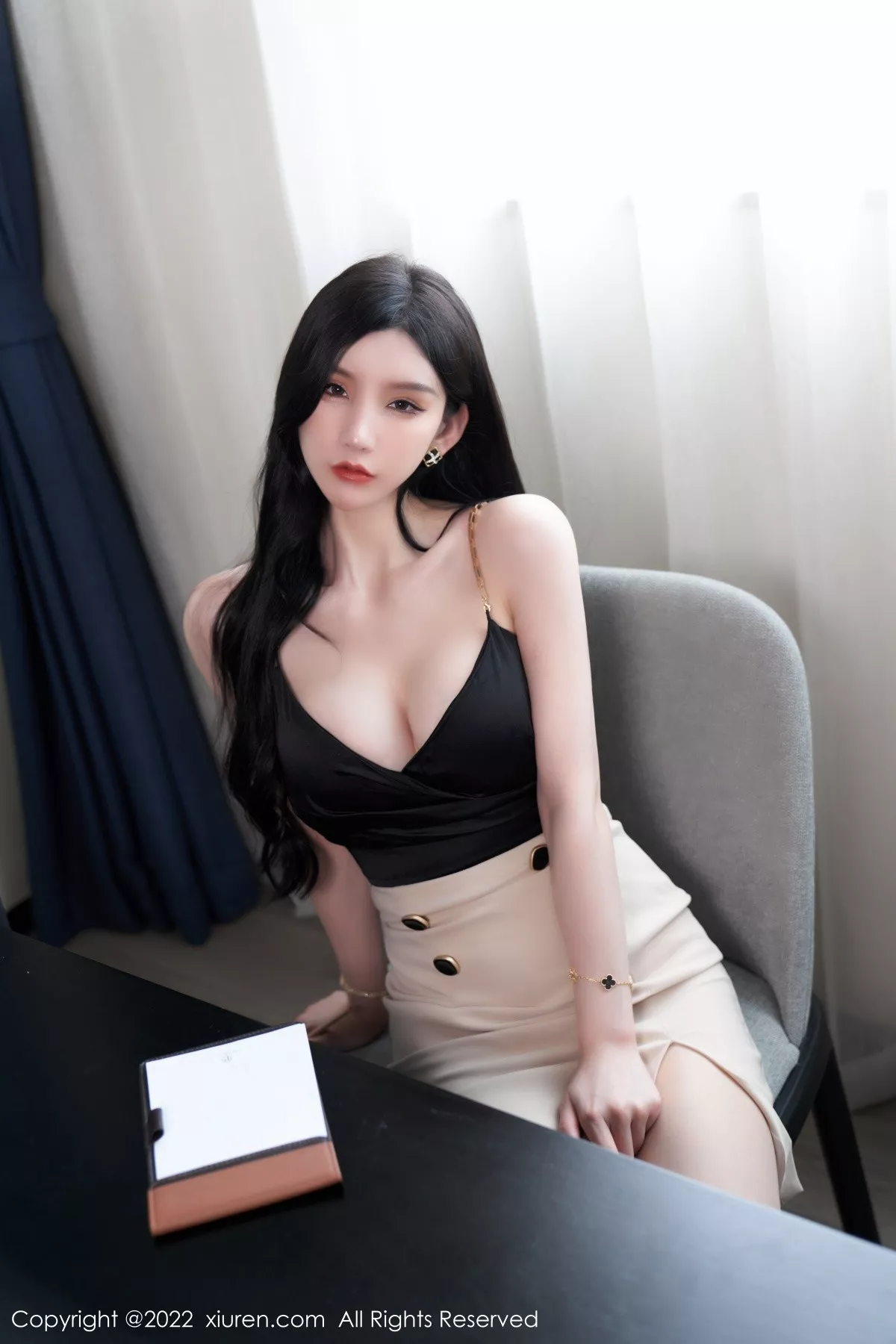 Xgyw.Org_XiuRen第5071期_女神周于希Sally私房黑色低胸服饰半脱露傲人豪乳遮点诱惑写真81P