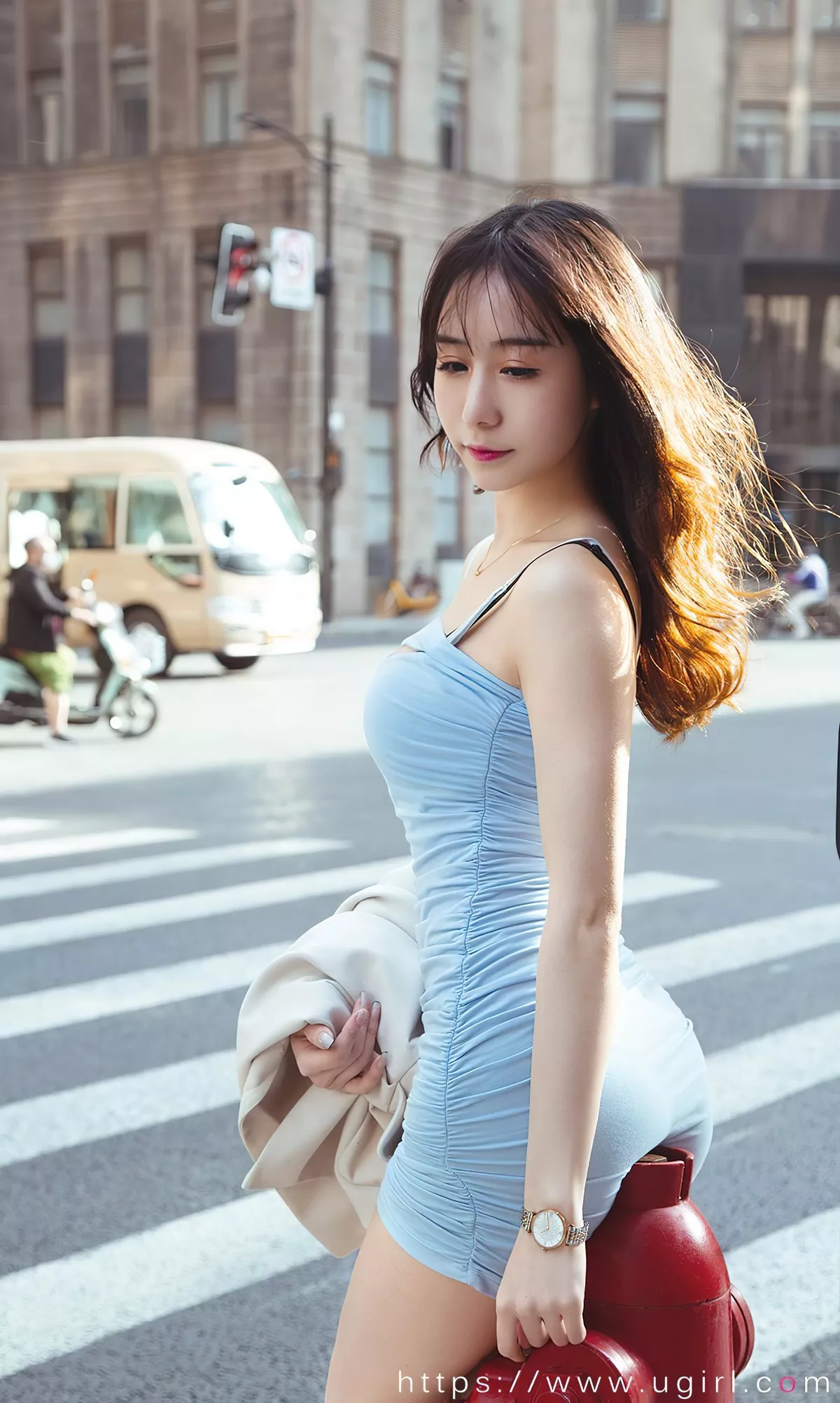 Xgyw.Org_[Ugirls爱尤物]No.2333_模特水水户外街头性感淡蓝色吊带裙秀完美身材迷人诱惑写真35P