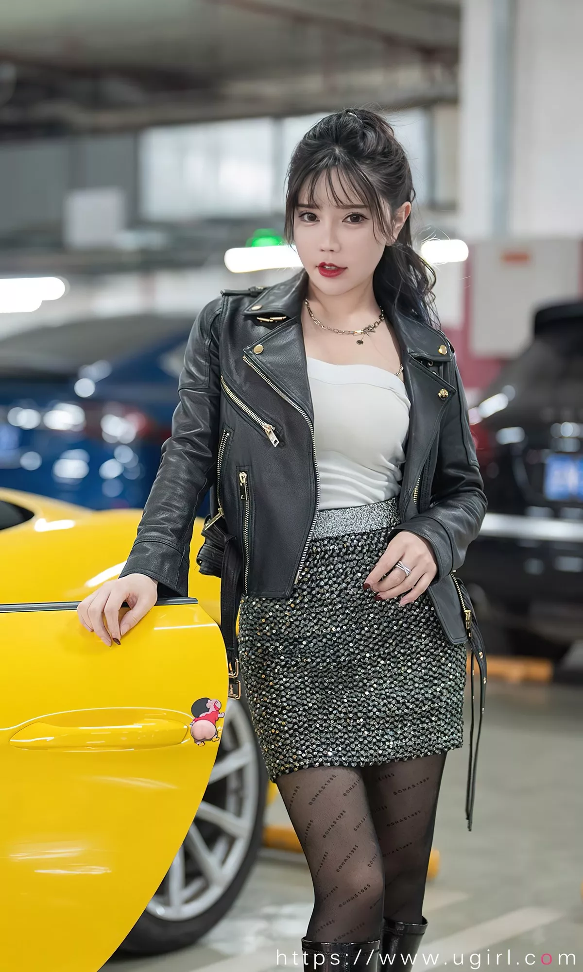 Xgyw.Org_[Ugirls爱尤物]No.2340_模特艾小青户外香车美女主题性感黑色服饰秀完美身材诱惑写真35P
