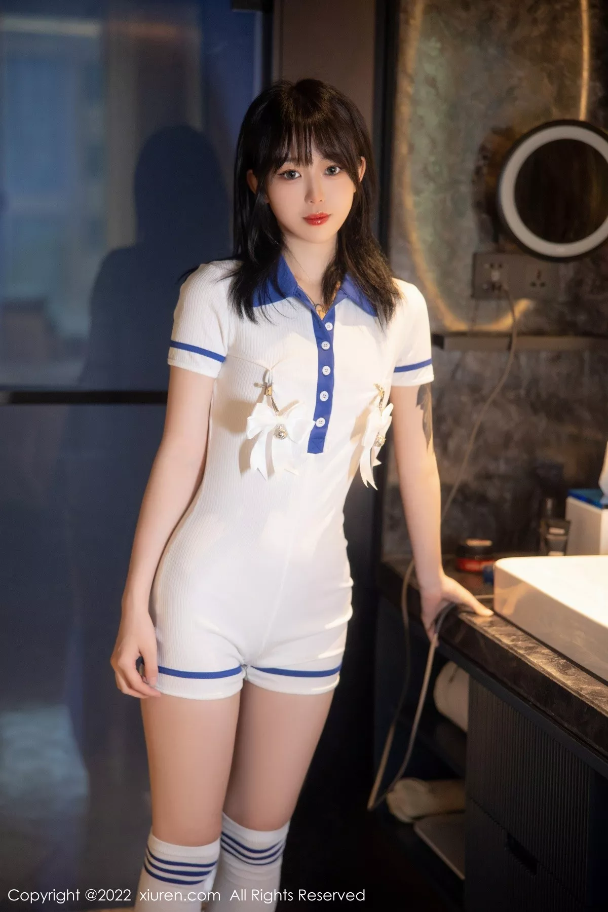 Xgyw.Org_XiuRen第5291期_模特奶瓶性感白色水手服饰配白色长袜秀苗条身材迷人美腿写真88P