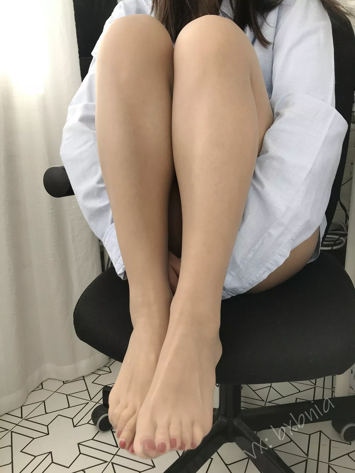 Xgyw.Org_网络美女安乔乔儿Soho的快乐主题不露脸系列性感衬衫配黑丝袜秀美腿诱惑写真131P