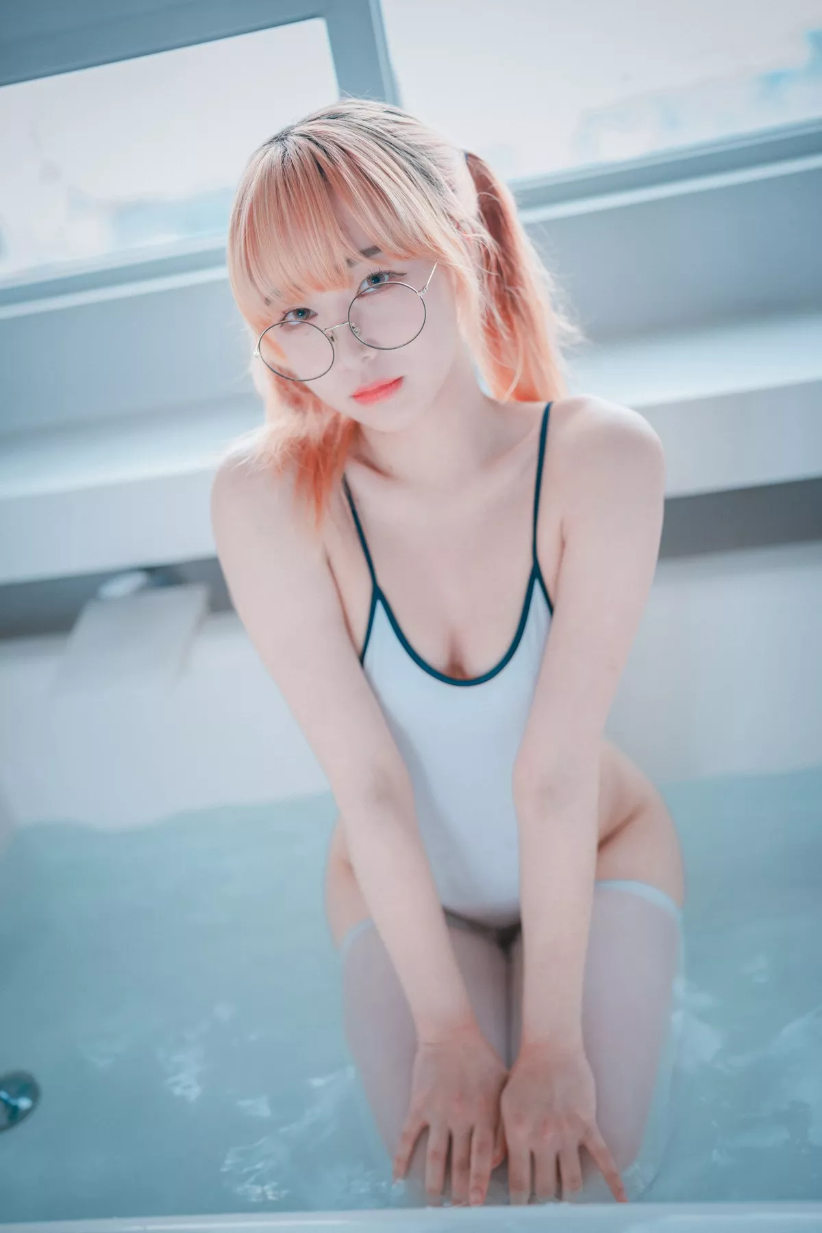 Xgyw.Org_[DJAWA]No.111_模特Parkhaag_Swimming Lessons主题浴室白色连体泳衣湿身诱惑写真85P
