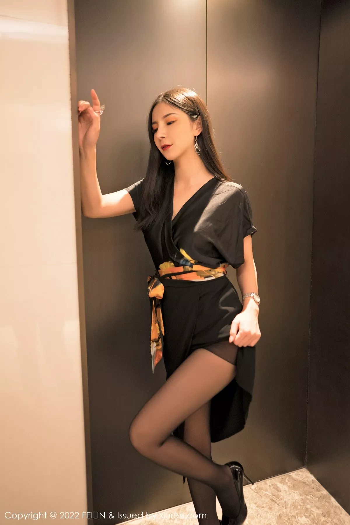 Xgyw.Org_[FeiLin嗲囡囡]VOL.355_模特小蛮妖Yummy私房脱黑色连衣裙露性感橙色内衣诱惑写真100P