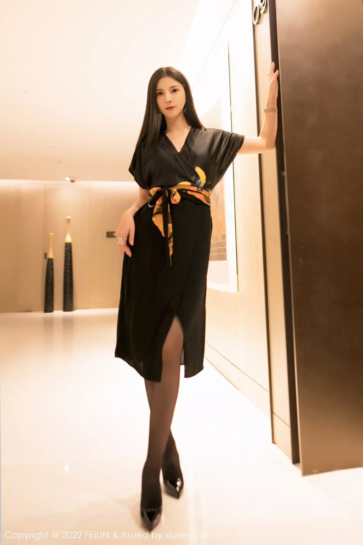 Xgyw.Org_[FeiLin嗲囡囡]VOL.355_模特小蛮妖Yummy私房脱黑色连衣裙露性感橙色内衣诱惑写真100P