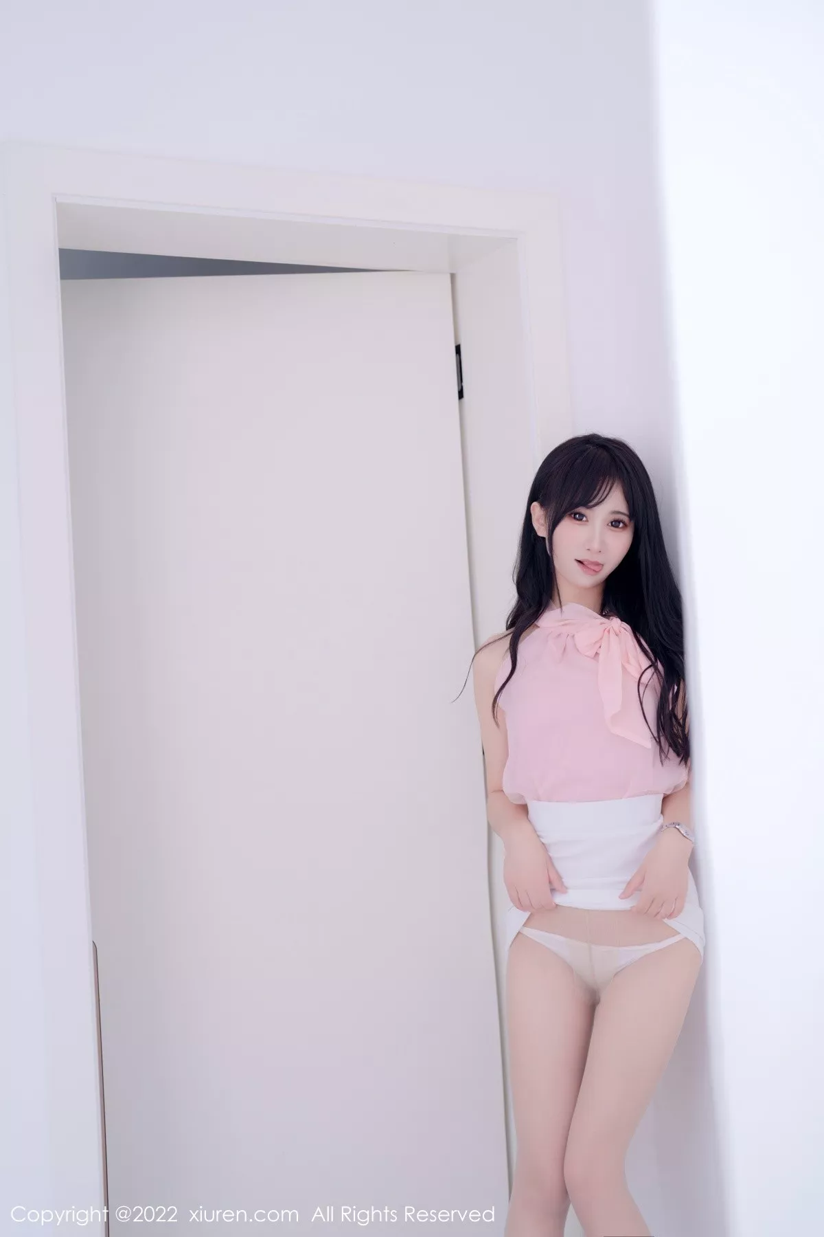 Xgyw.Org_XiuRen第5318期_女神小果冻儿大理旅拍性感粉色上衣配白色短裙秀美腿诱惑写真76P