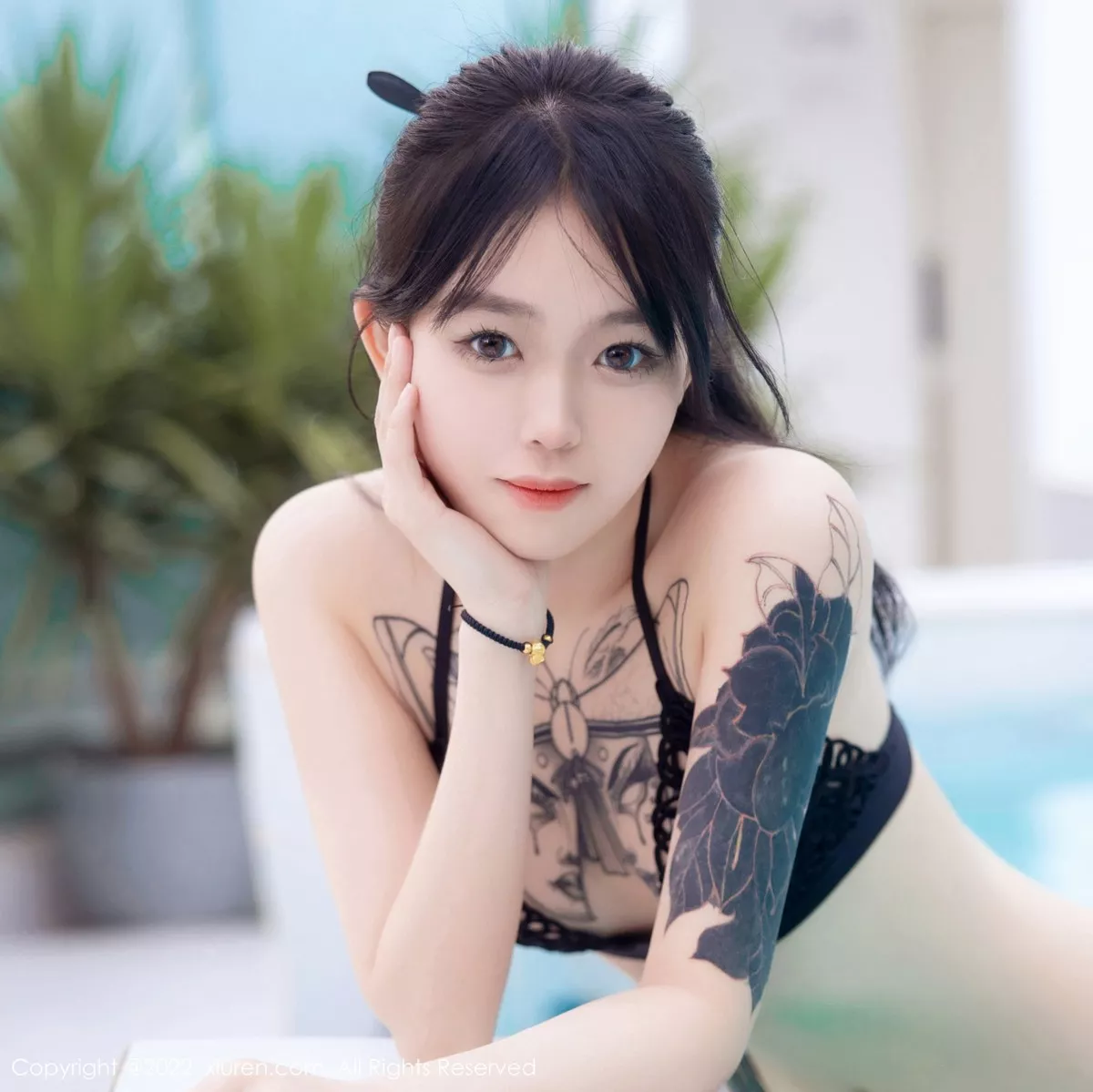 Xgyw.Org_XiuRen第5422期_模特奶瓶大理旅拍泳池性感黑色比基尼秀曼妙身姿迷人诱惑写真75P