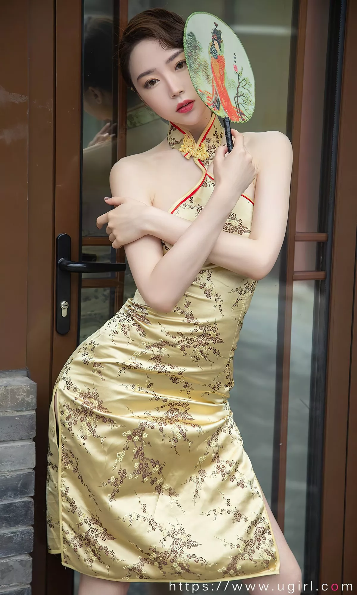 Xgyw.Org_[Ugirls爱尤物]No.2369_模特梦心玥户外性感古典旗袍秀高挑身材迷人诱惑写真35P