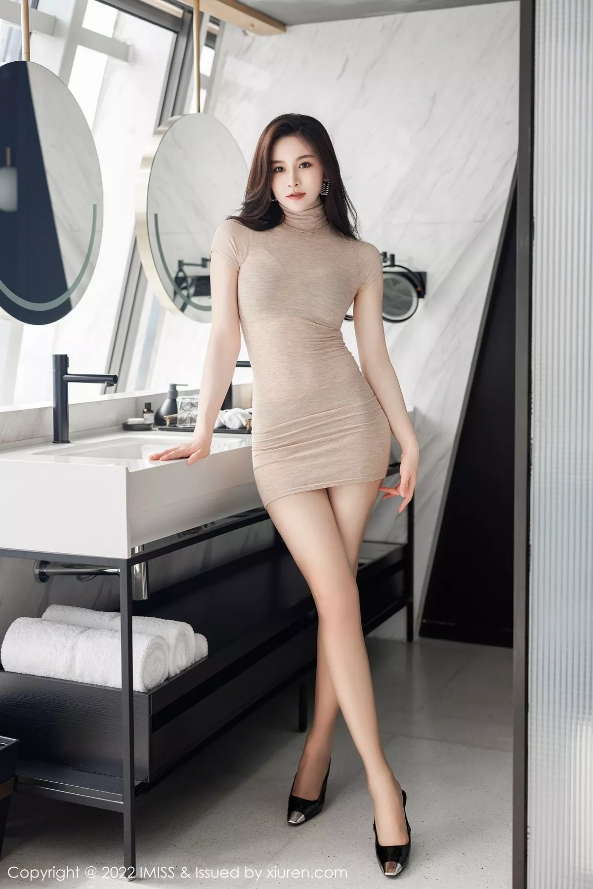 Xgyw.Org_[IMISS爱蜜社]Vol.692_气质美女Vanessa私房脱收身连衣裙露性感蕾丝内衣完美诱惑写真46P