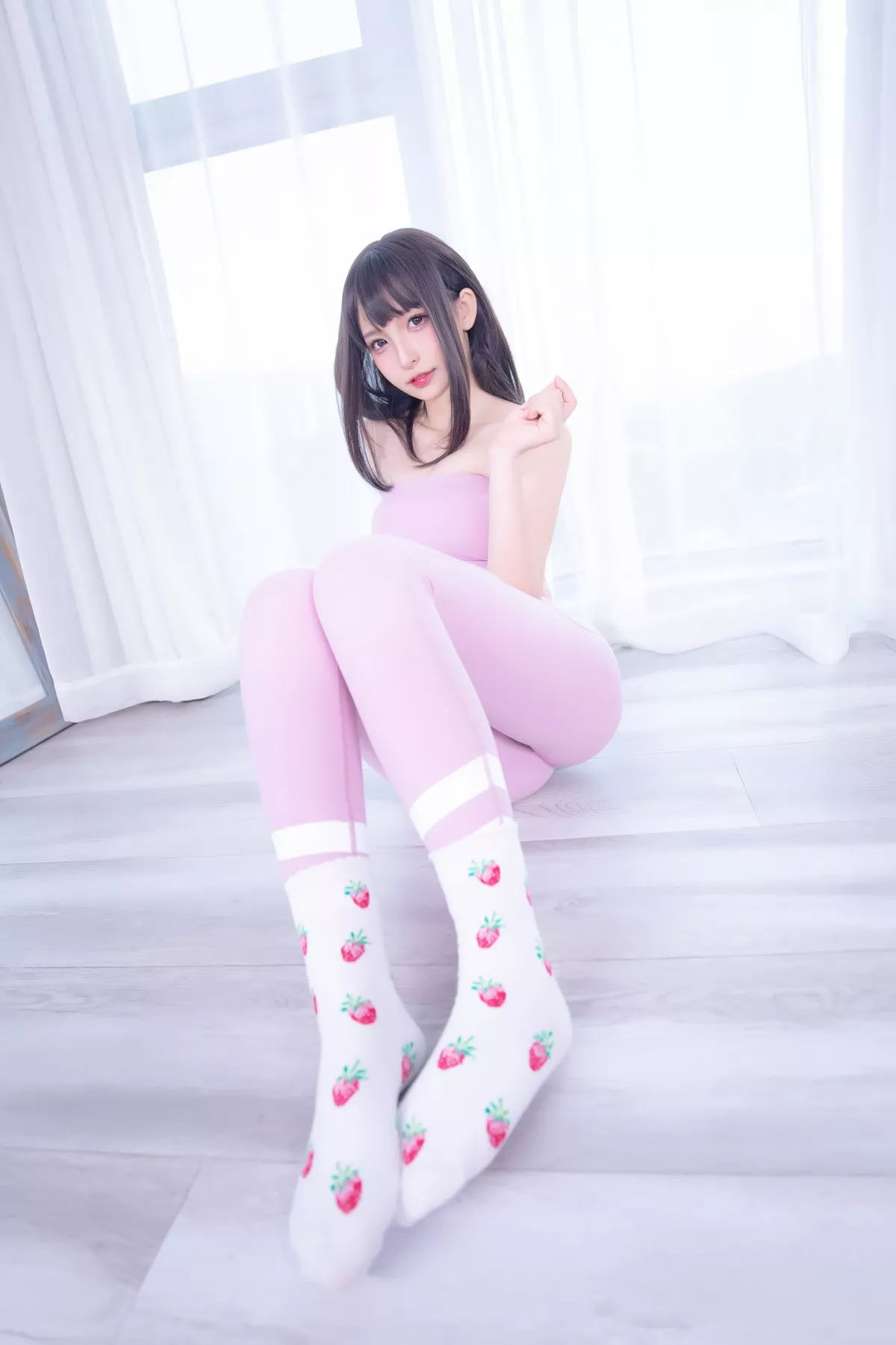 Xgyw.Org_萝莉美女神楽坂真冬草莓蜜桃主题私房性感粉色运动服饰秀完美身材诱惑写真75P
