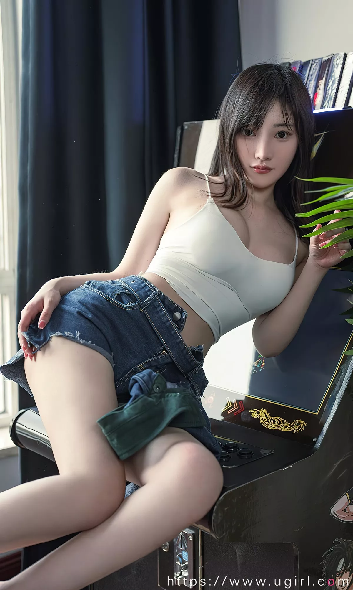 Xgyw.Org_[Ugirls爱尤物]No.2376_模特西门小玉性感白色吊带内衣配牛仔短裤秀白嫩肌肤诱惑写真35P