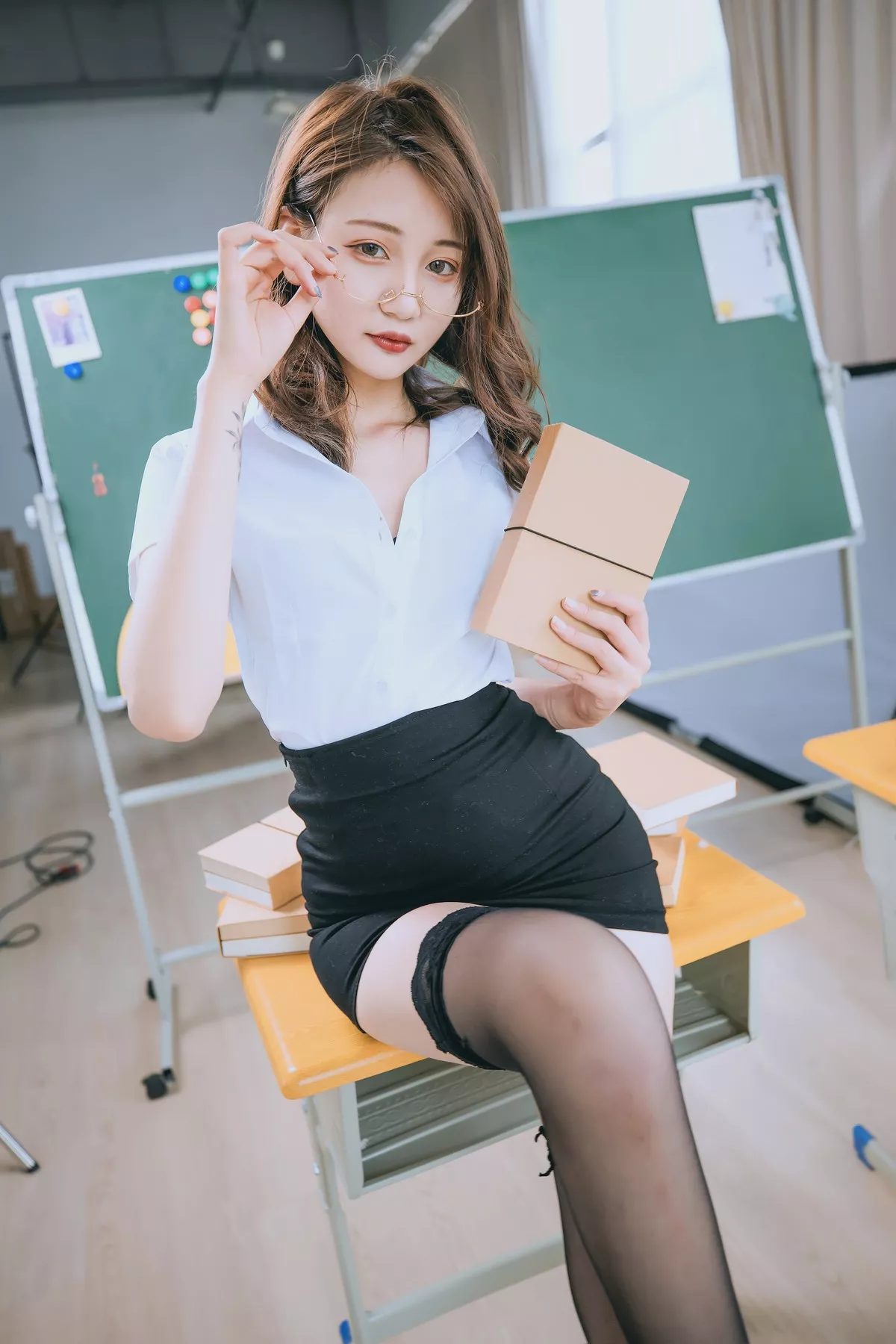 Xgyw.Org_萝莉美女神楽板真冬百合教室主题教室里师生情主题性感白T配黑丝袜诱惑写真150P