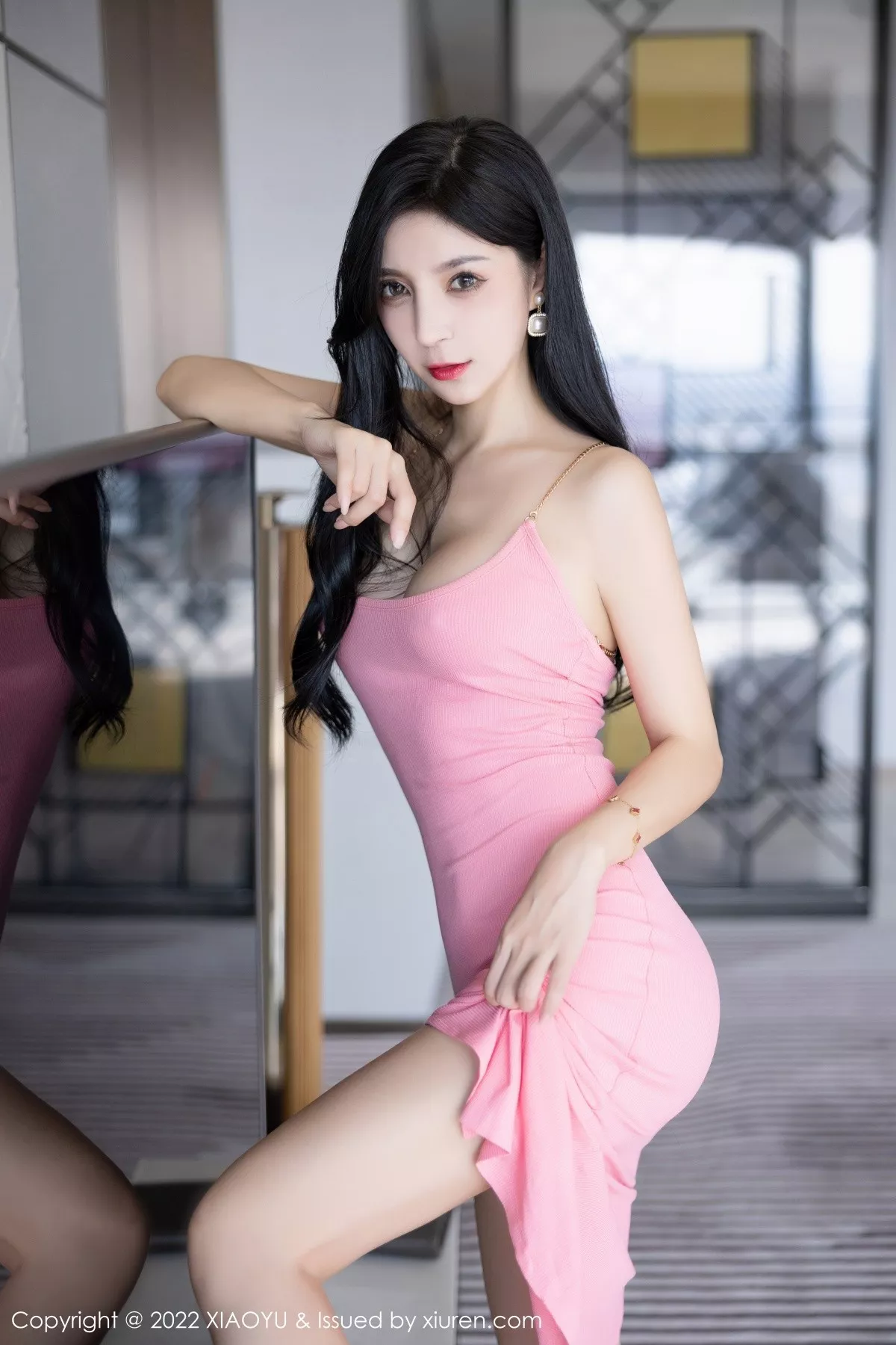 Xgyw.Org_[XiaoYu画语界]Vol.855_模特小蛮妖Yummy杭州旅拍脱粉色吊裙露白色蕾丝内衣诱惑写真78P