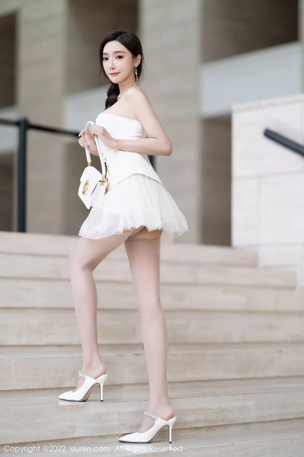 Xgyw.Org_XiuRen第5539期_女神王馨瑶yanni白色露肩服饰+珍珠色睡裙配蕾丝吊袜诱惑写真78P