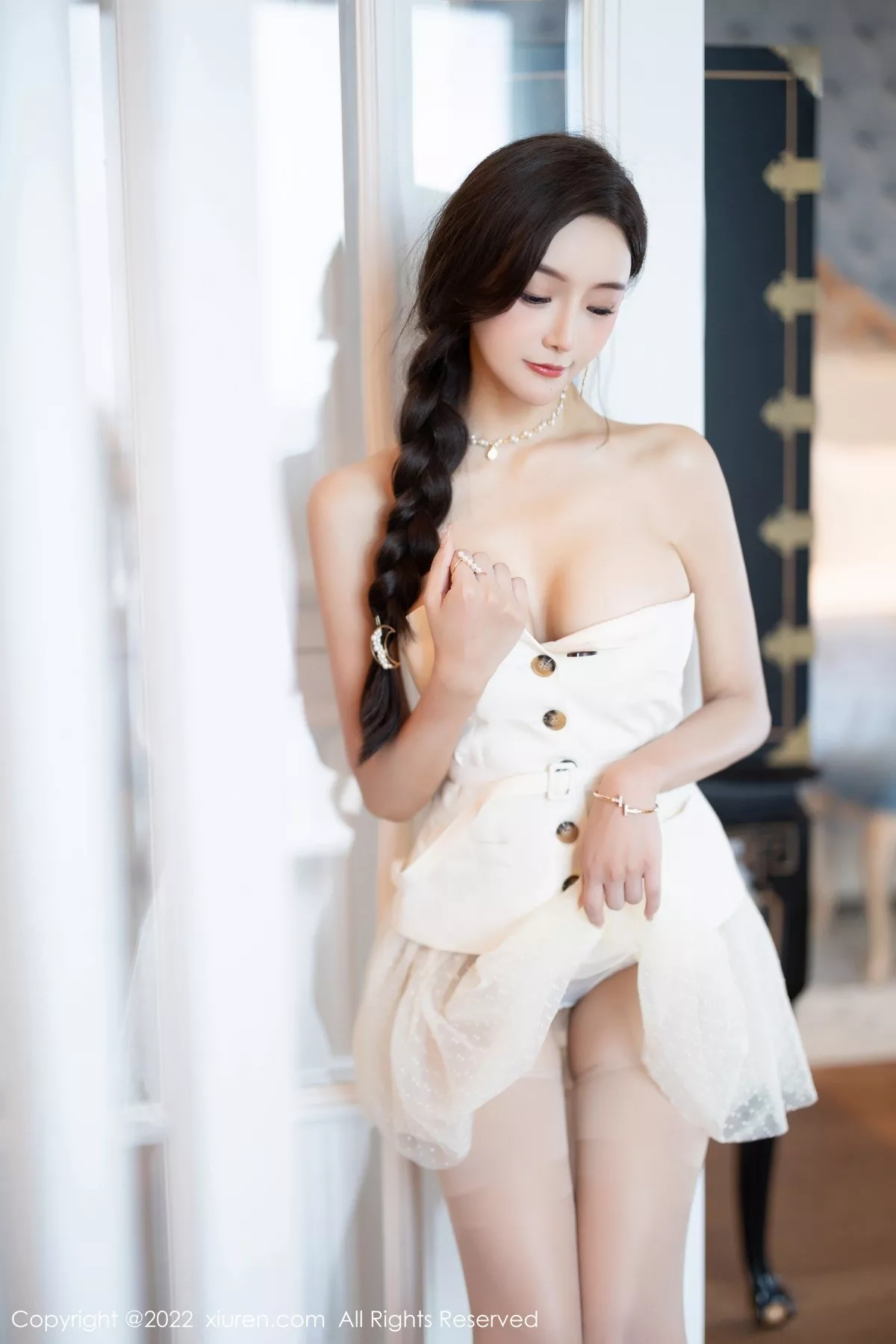 Xgyw.Org_XiuRen第5539期_女神王馨瑶yanni白色露肩服饰+珍珠色睡裙配蕾丝吊袜诱惑写真78P