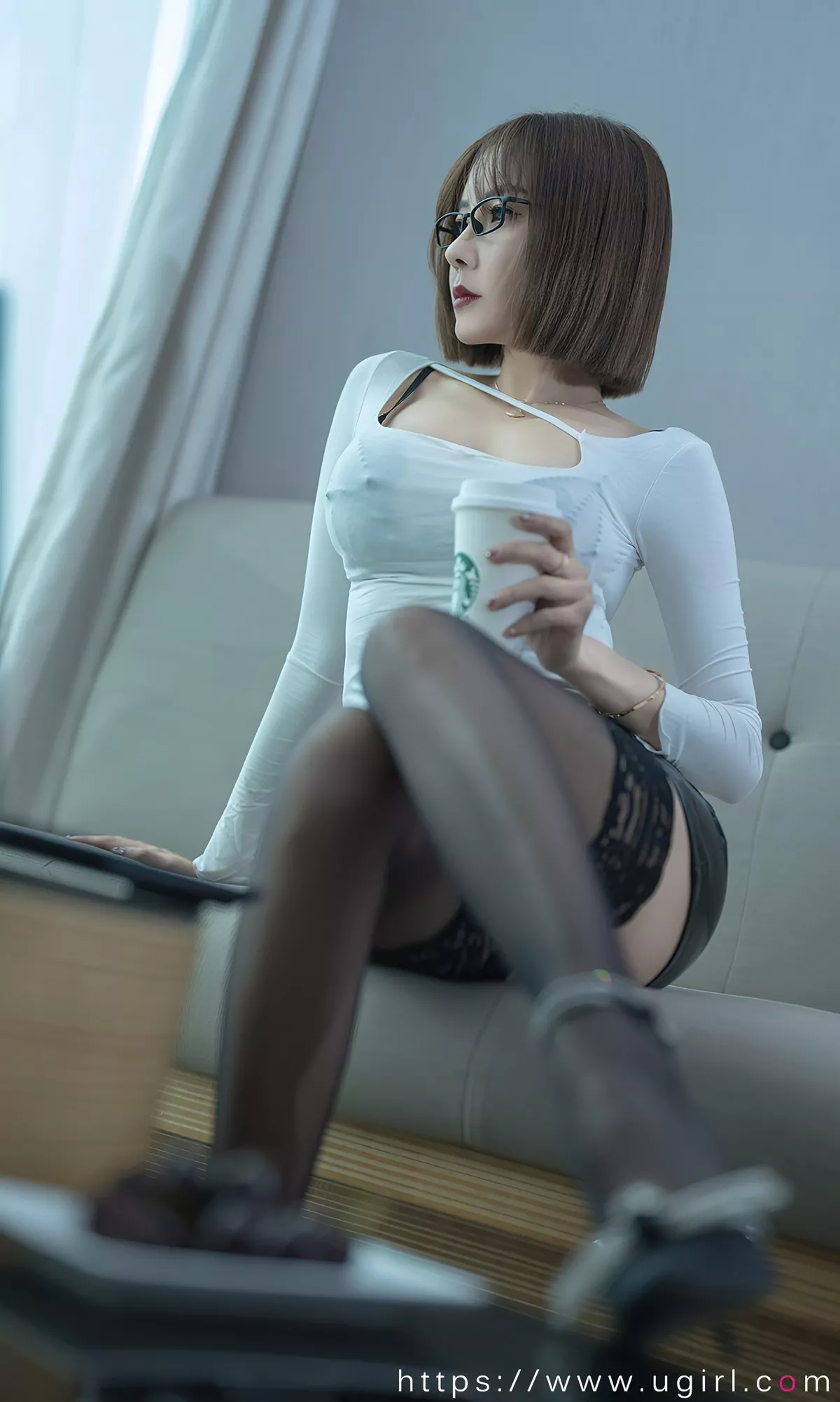 Xgyw.Org_[Ugirls爱尤物]No.2389_模特果儿Victoria私房性感白T配黑短裙半脱露蕾丝内衣诱惑写真35P