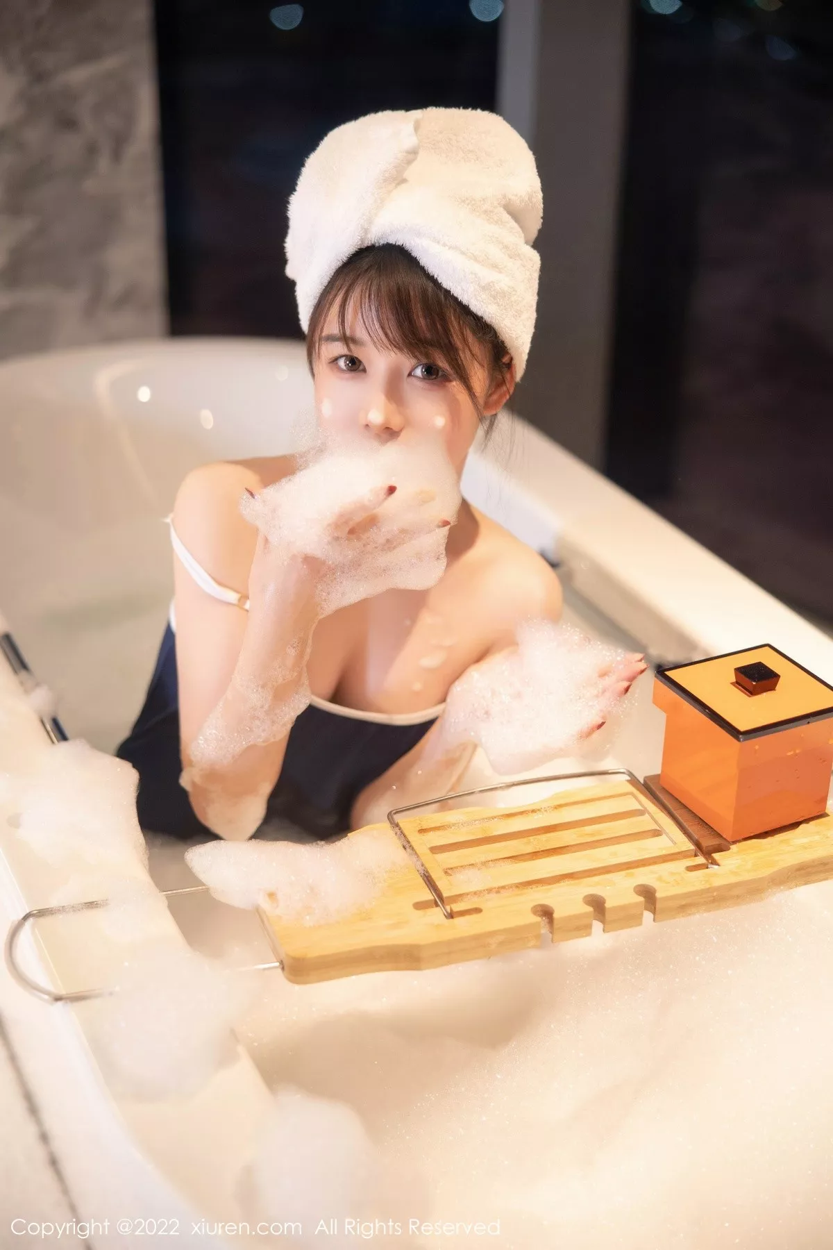 Xgyw.Org_XiuRen第5477期_模特婠婠么私房浴缸性感深蓝色比基尼湿身泡泡浴撩人诱惑写真76P