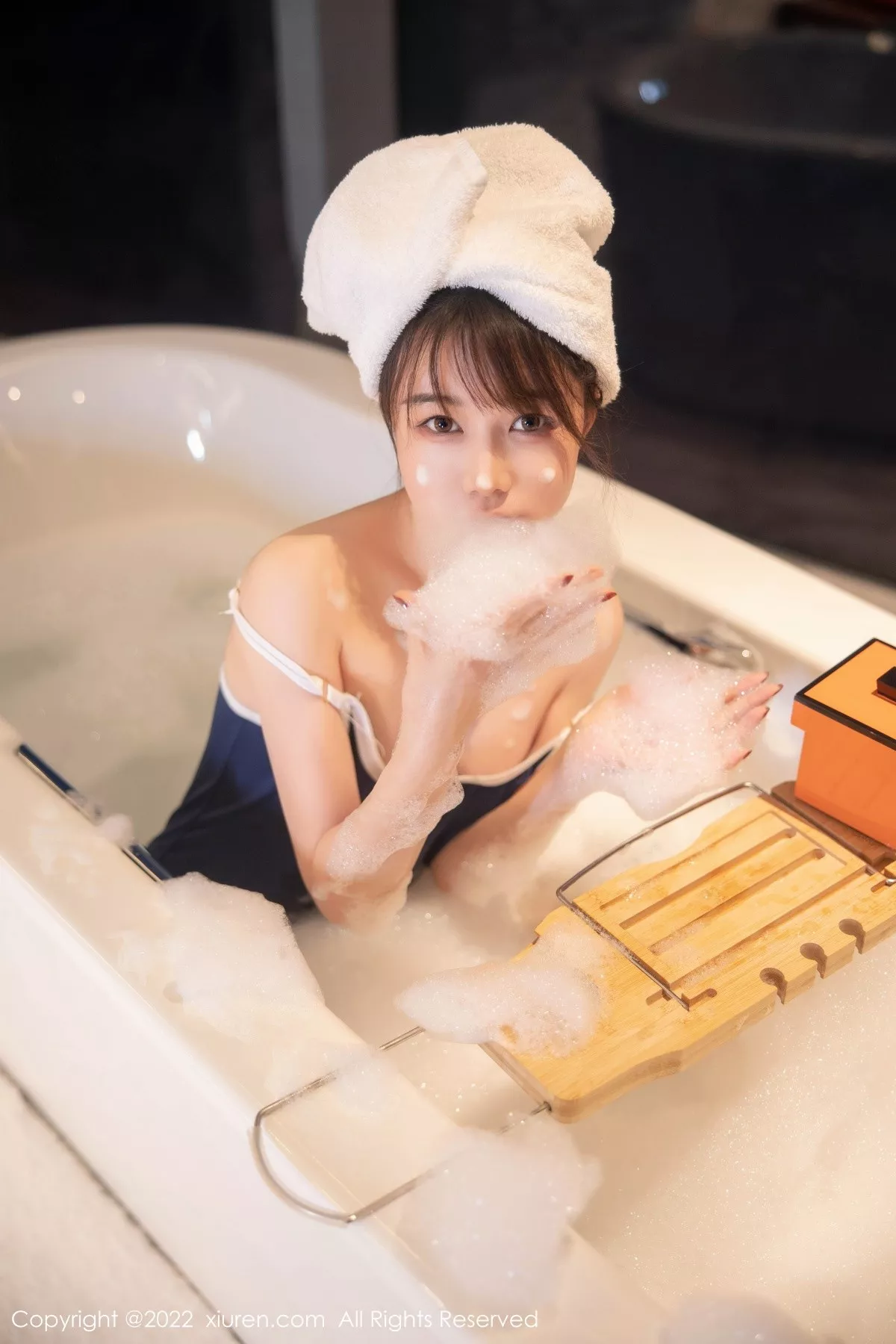 Xgyw.Org_XiuRen第5477期_模特婠婠么私房浴缸性感深蓝色比基尼湿身泡泡浴撩人诱惑写真76P
