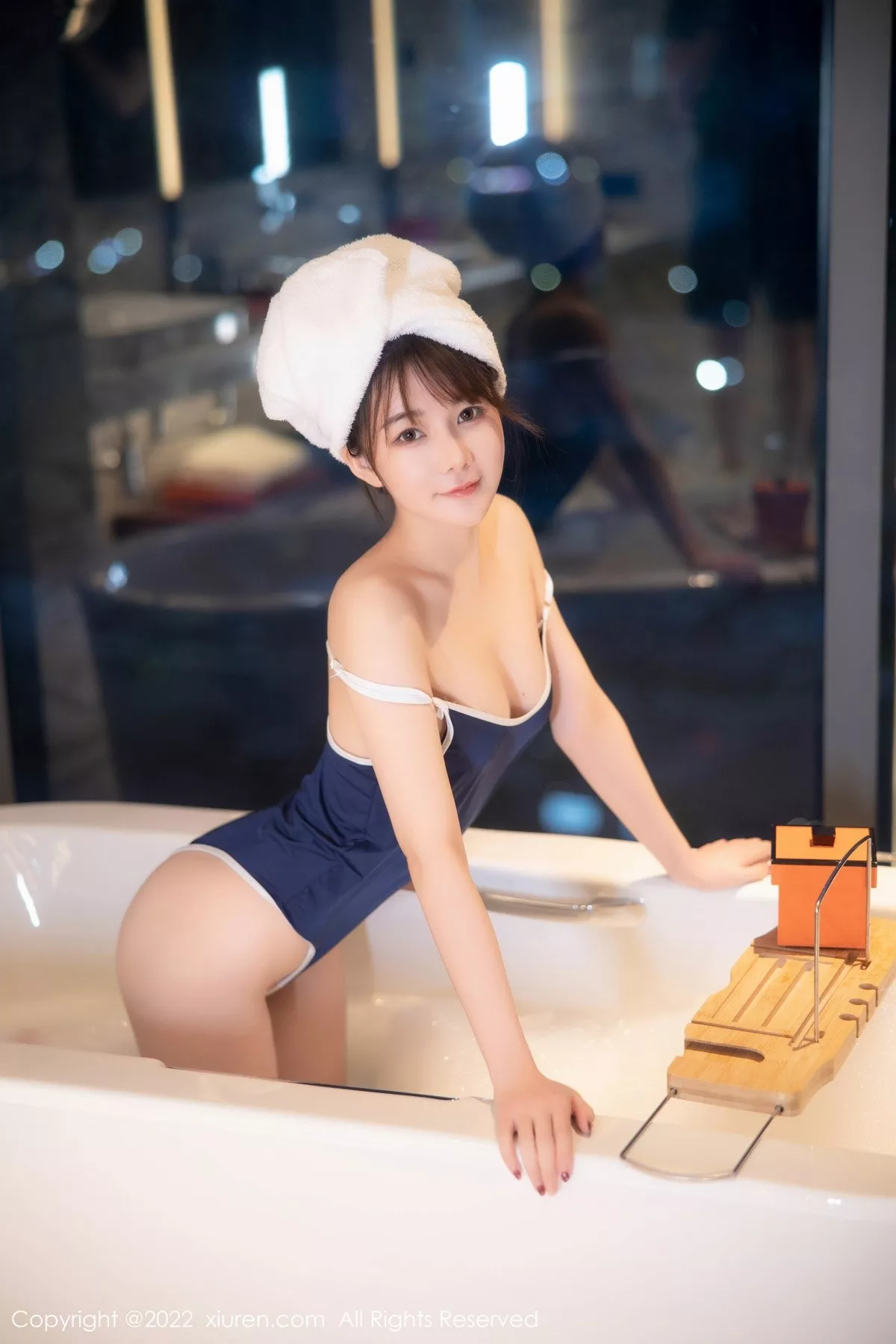Xgyw.Org_XiuRen第5477期_模特婠婠么私房浴缸性感深蓝色比基尼湿身泡泡浴撩人诱惑写真76P
