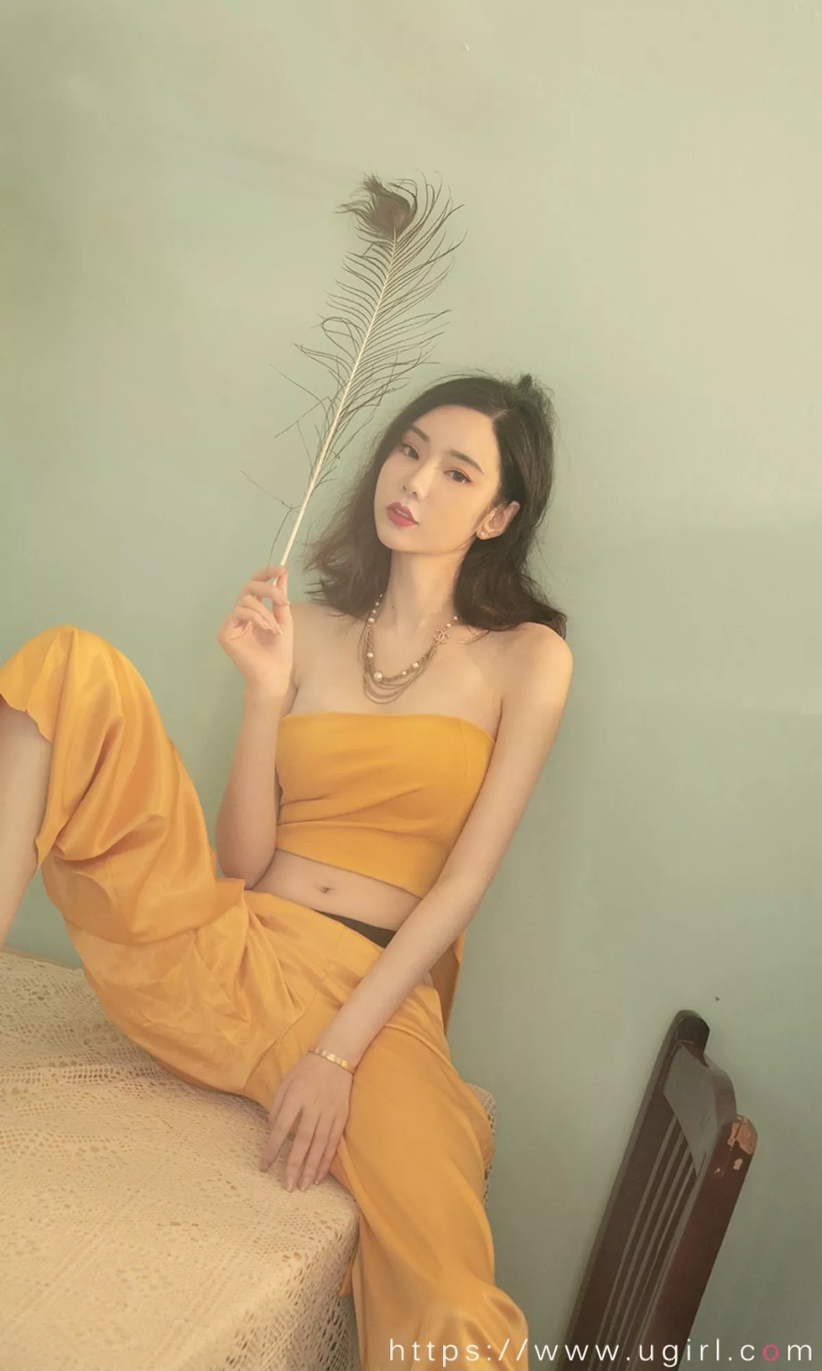 Xgyw.Org_[Ugirls爱尤物]No.2416_模特萌琪琪私房性感黄色低胸套装露白嫩肌肤性感迷人写真35P
