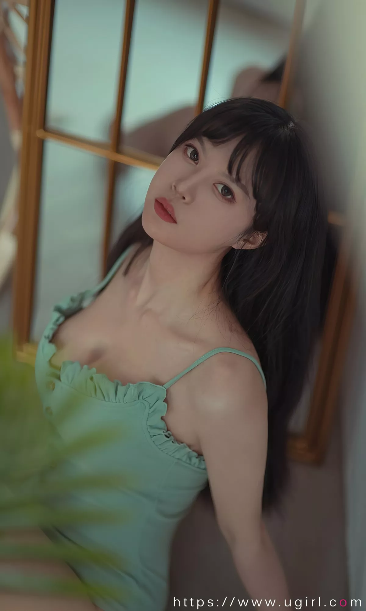 Xgyw.Org_[Ugirls爱尤物]No.2395_模特桃香子私房性感吊带半脱+JK制服秀完美身材诱惑写真35P