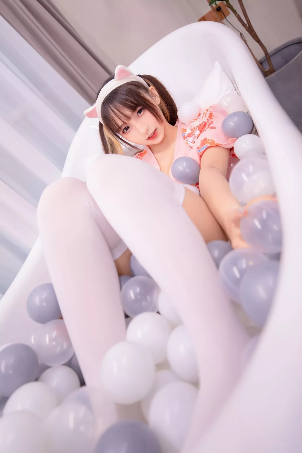 Xgyw.Org_萝莉美女神楽板真冬雪糕少女主题私房波波池性感粉色睡衣配白丝袜诱惑写真150P