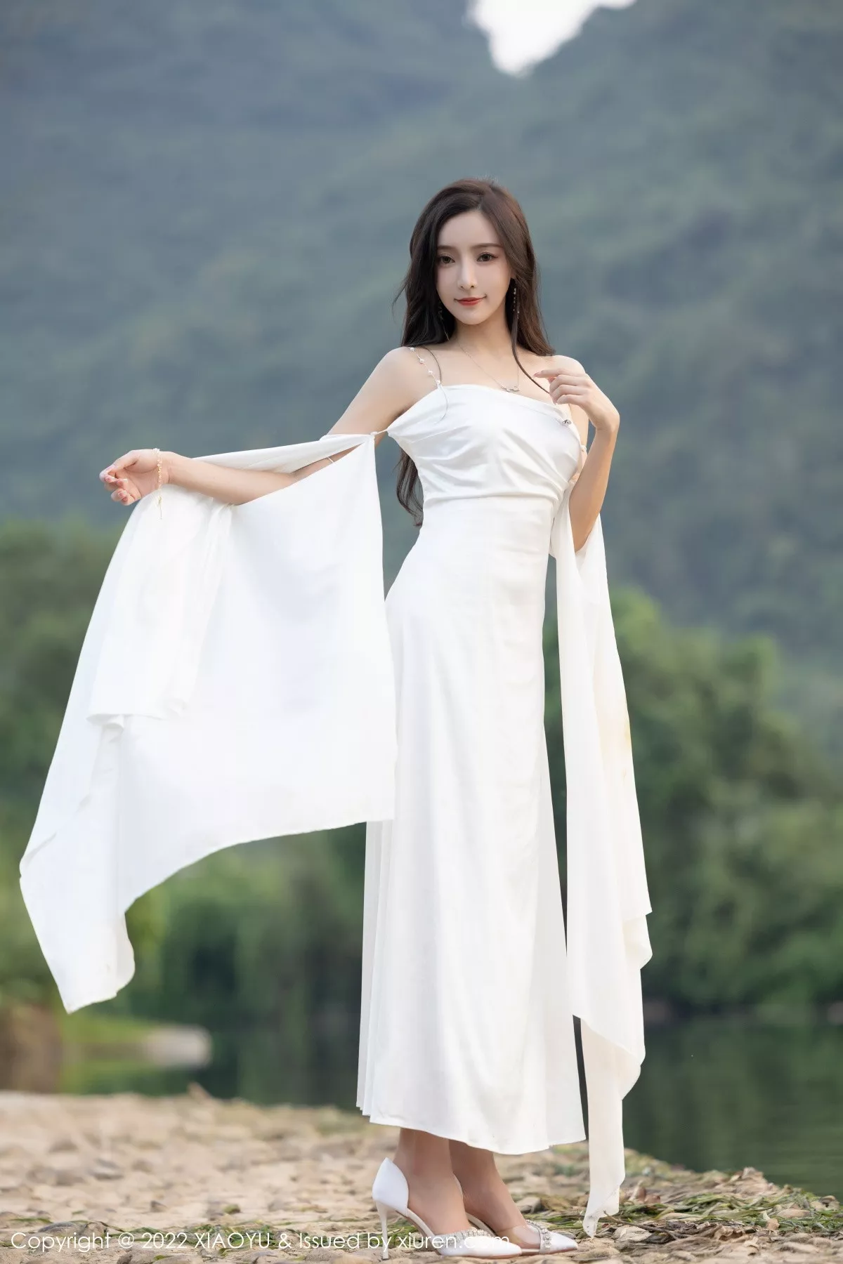 Xgyw.Org_[XiaoYu画语界]Vol.884_女神王馨瑶yanni杭州旅拍户外白色蕾丝内衣配白色丝袜诱惑写真87P