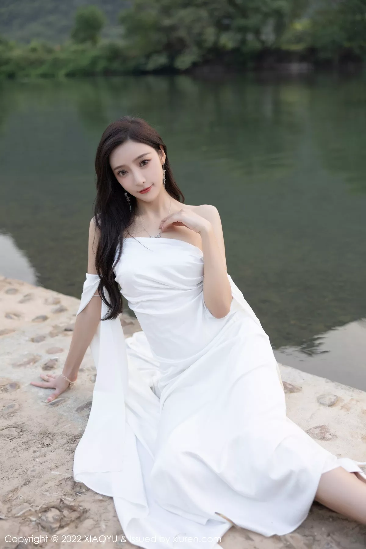 Xgyw.Org_[XiaoYu画语界]Vol.884_女神王馨瑶yanni杭州旅拍户外白色蕾丝内衣配白色丝袜诱惑写真87P