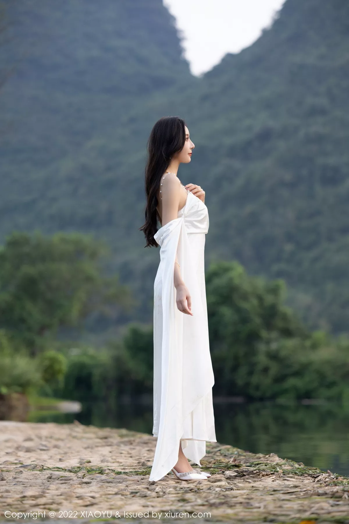 Xgyw.Org_[XiaoYu画语界]Vol.884_女神王馨瑶yanni杭州旅拍户外白色蕾丝内衣配白色丝袜诱惑写真87P