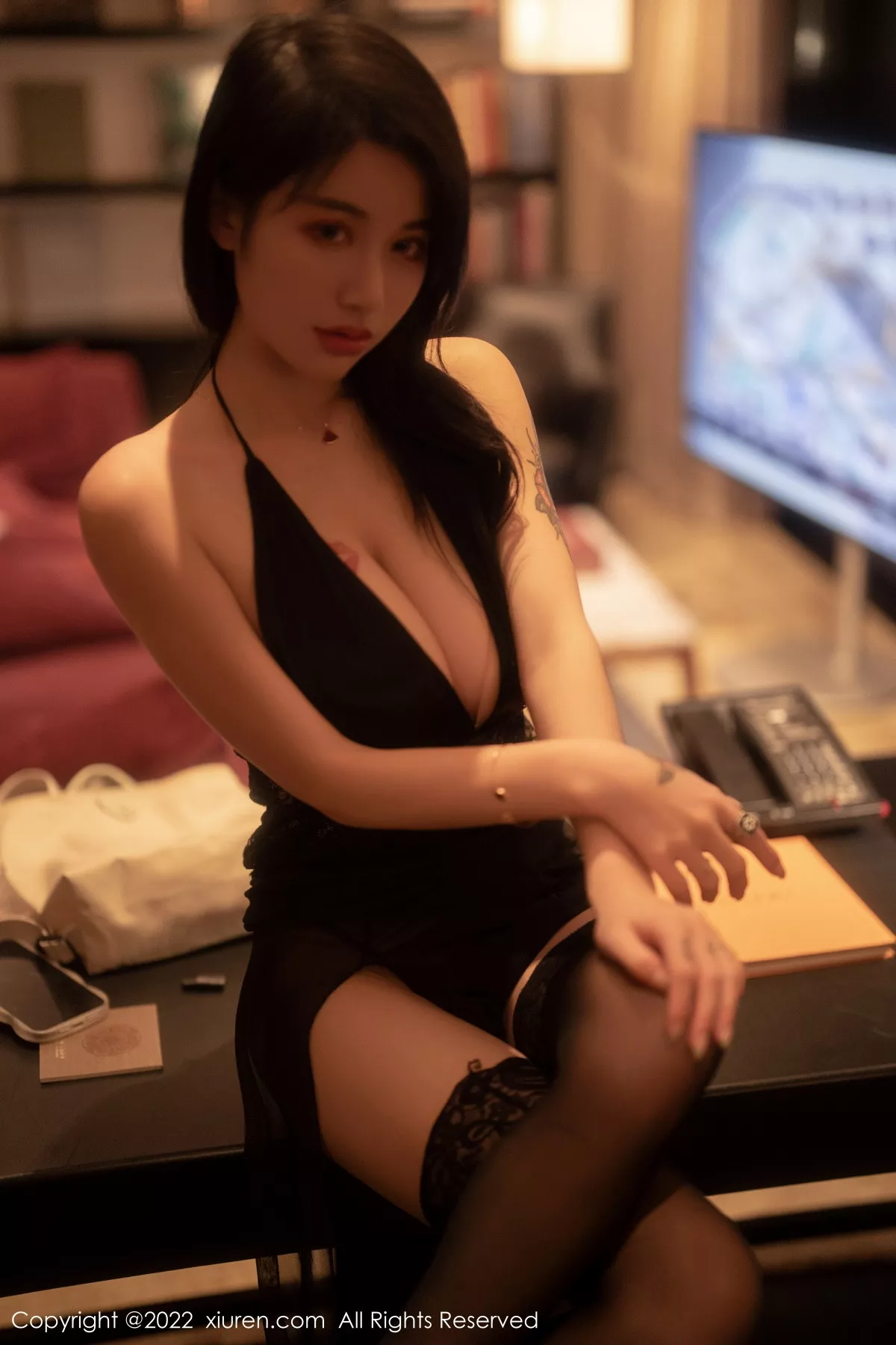 Xgyw.Org_XiuRen第5722期_模特美七Mia西双版纳旅拍黑色网纱连衣裙配黑丝袜丰满诱惑写真68P