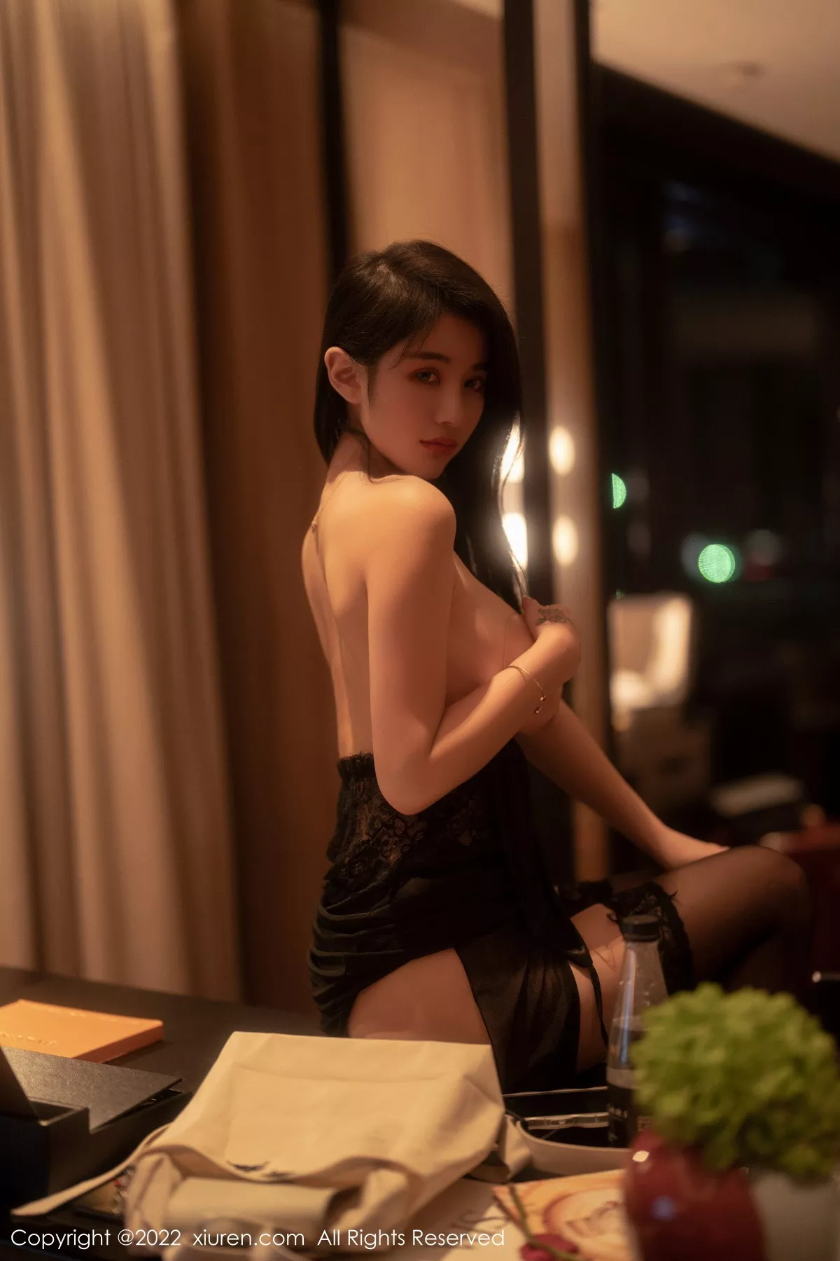 Xgyw.Org_XiuRen第5722期_模特美七Mia西双版纳旅拍黑色网纱连衣裙配黑丝袜丰满诱惑写真68P