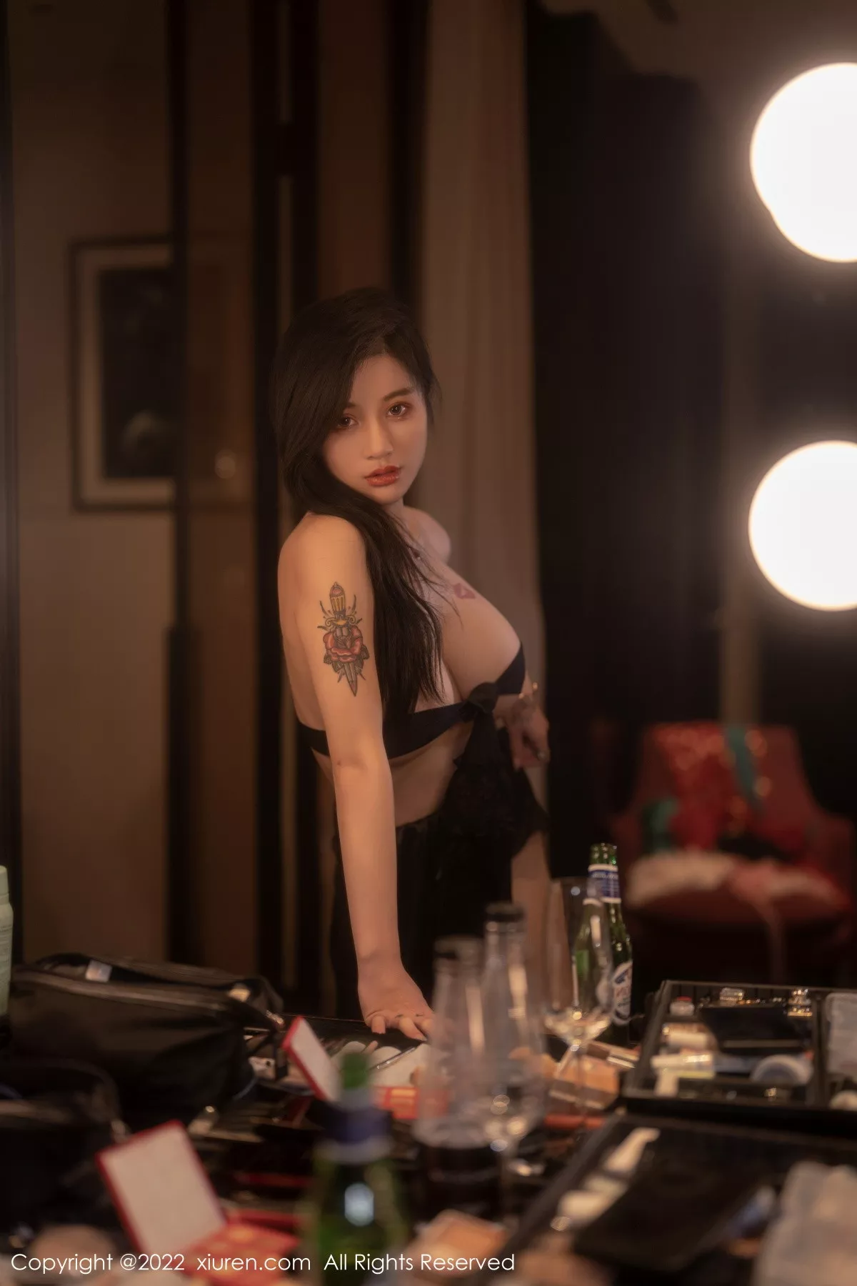 Xgyw.Org_XiuRen第5722期_模特美七Mia西双版纳旅拍黑色网纱连衣裙配黑丝袜丰满诱惑写真68P