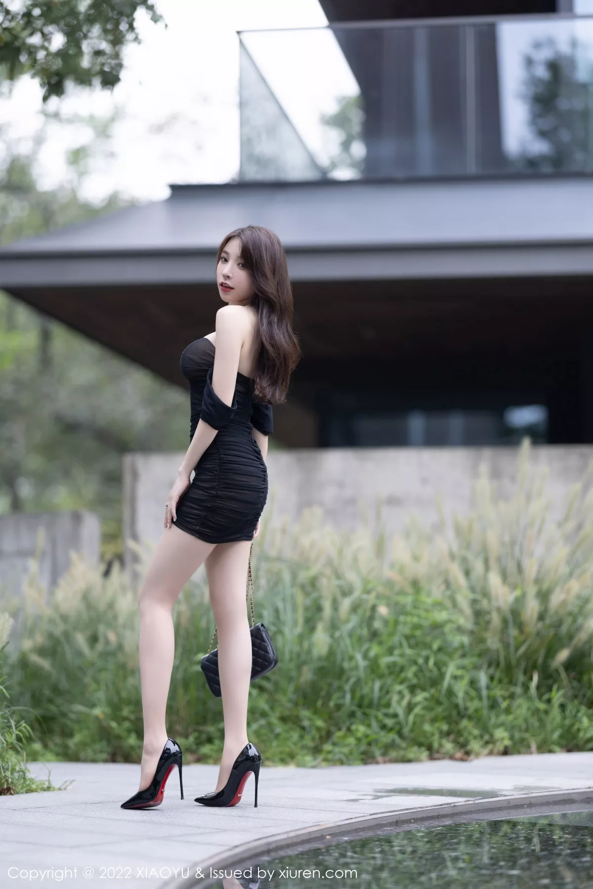 Xgyw.Org_[XiaoYu画语界]Vol.888_女神徐莉芝Booty黑色露肩连衣裙配超薄肉丝秀完美身材诱惑写真86P