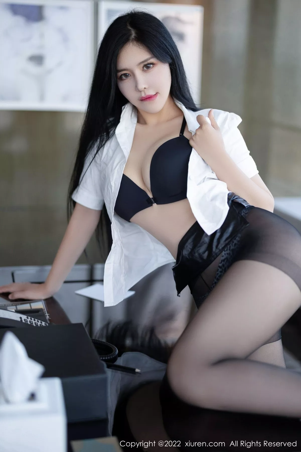 Xgyw.Org_XiuRen第5635期_女神刘钰儿成都旅拍性感白T配黑短裙露开档黑丝极致魅惑写真74P