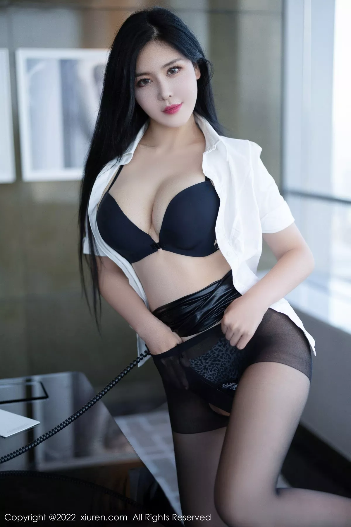 Xgyw.Org_XiuRen第5635期_女神刘钰儿成都旅拍性感白T配黑短裙露开档黑丝极致魅惑写真74P