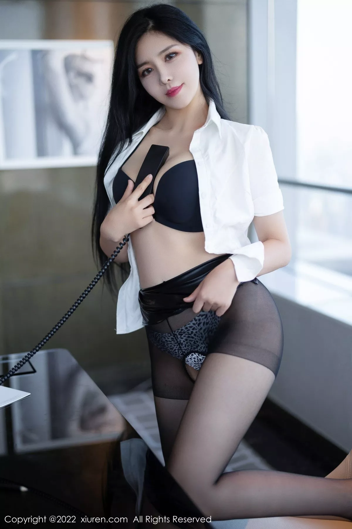 Xgyw.Org_XiuRen第5635期_女神刘钰儿成都旅拍性感白T配黑短裙露开档黑丝极致魅惑写真74P