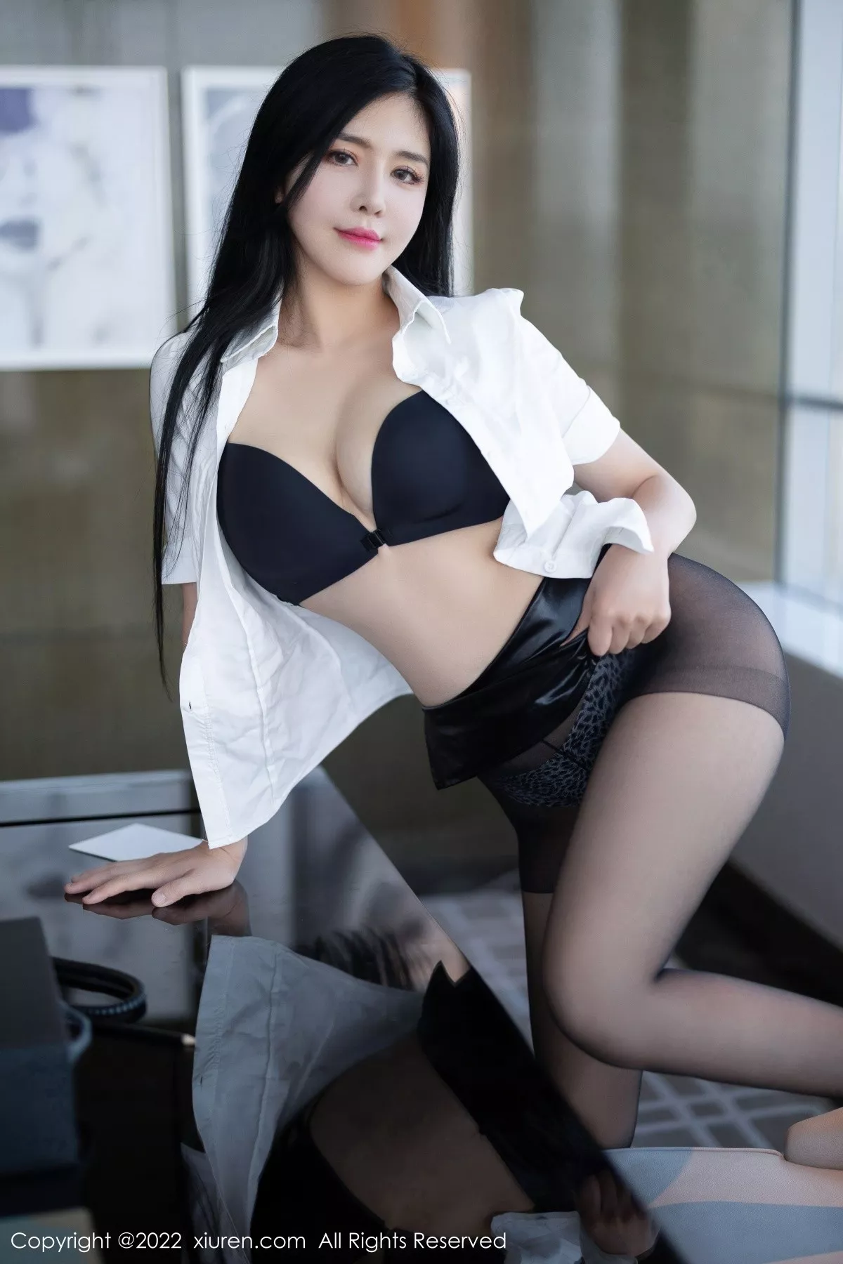 Xgyw.Org_XiuRen第5635期_女神刘钰儿成都旅拍性感白T配黑短裙露开档黑丝极致魅惑写真74P