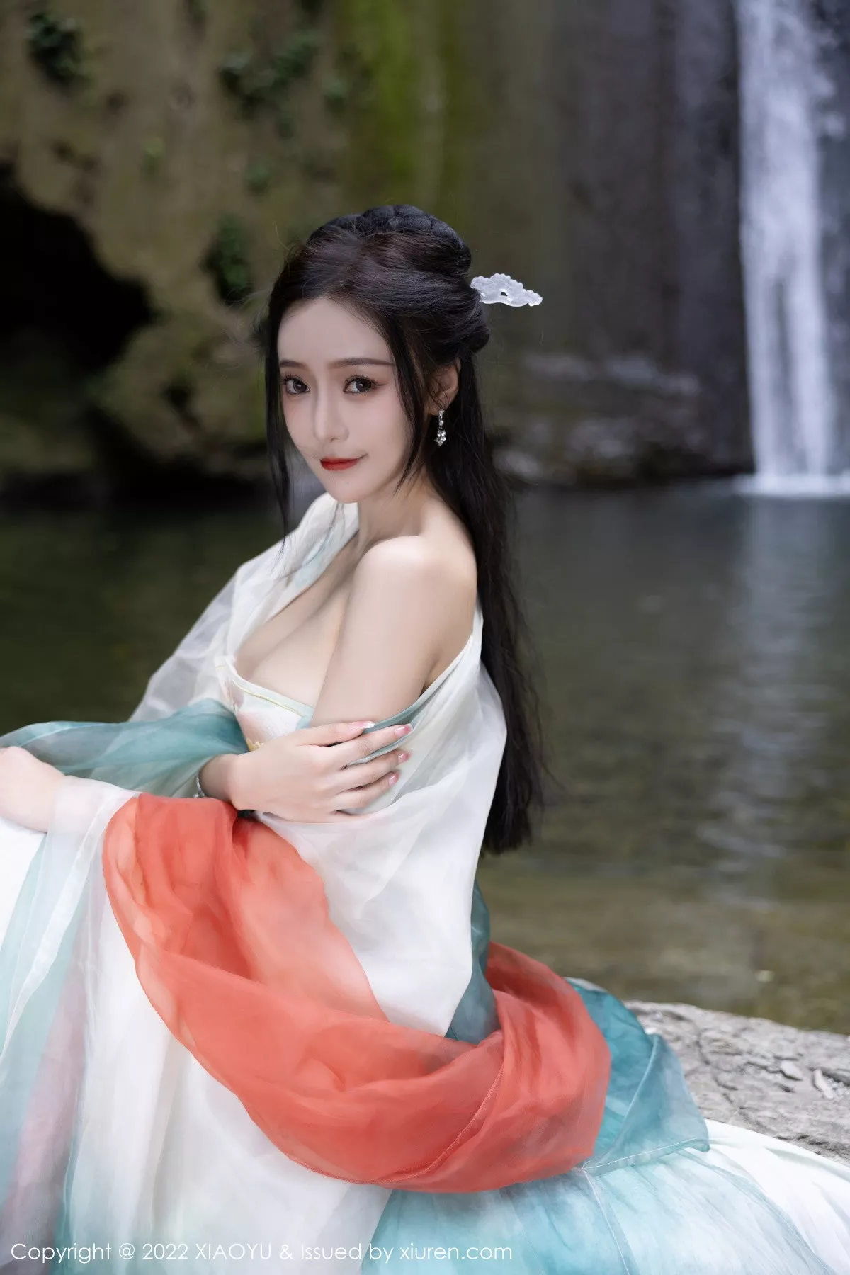 Xgyw.Org_[XiaoYu画语界]Vol.889_女神王馨瑶yanni杭州旅拍户外场景性感浅色古装服迷人诱惑写真92P