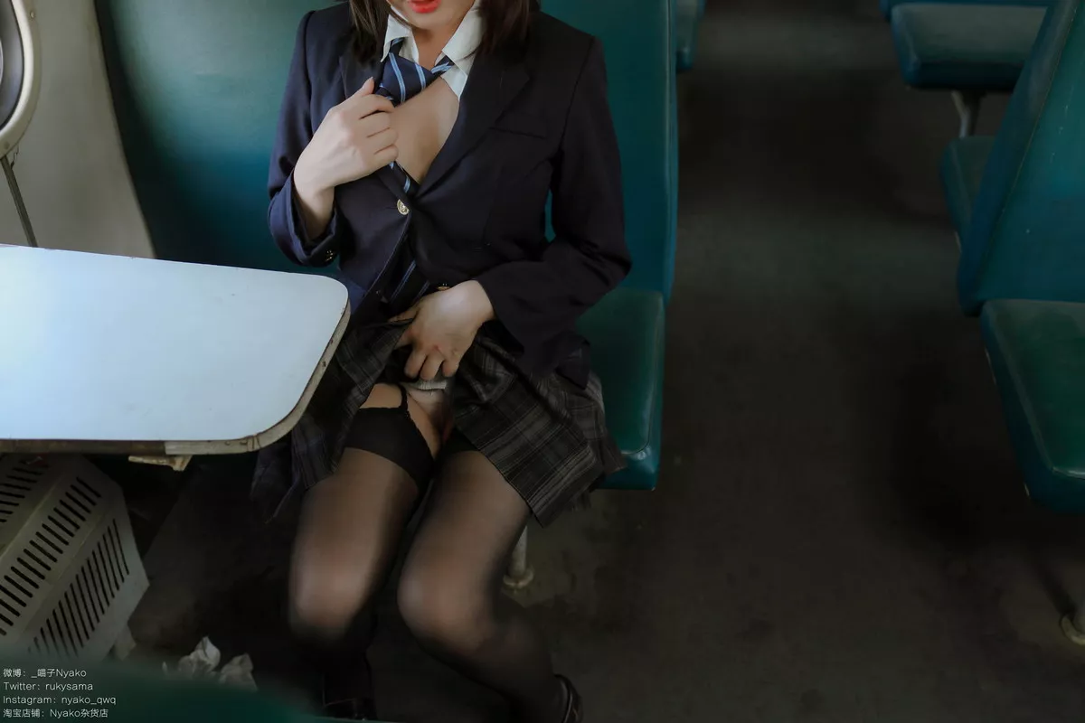 Xgyw.Org_网络美女Nyako喵子火车JK主题性感JK制服半脱露傲人豪乳遮点极致诱惑写真80P