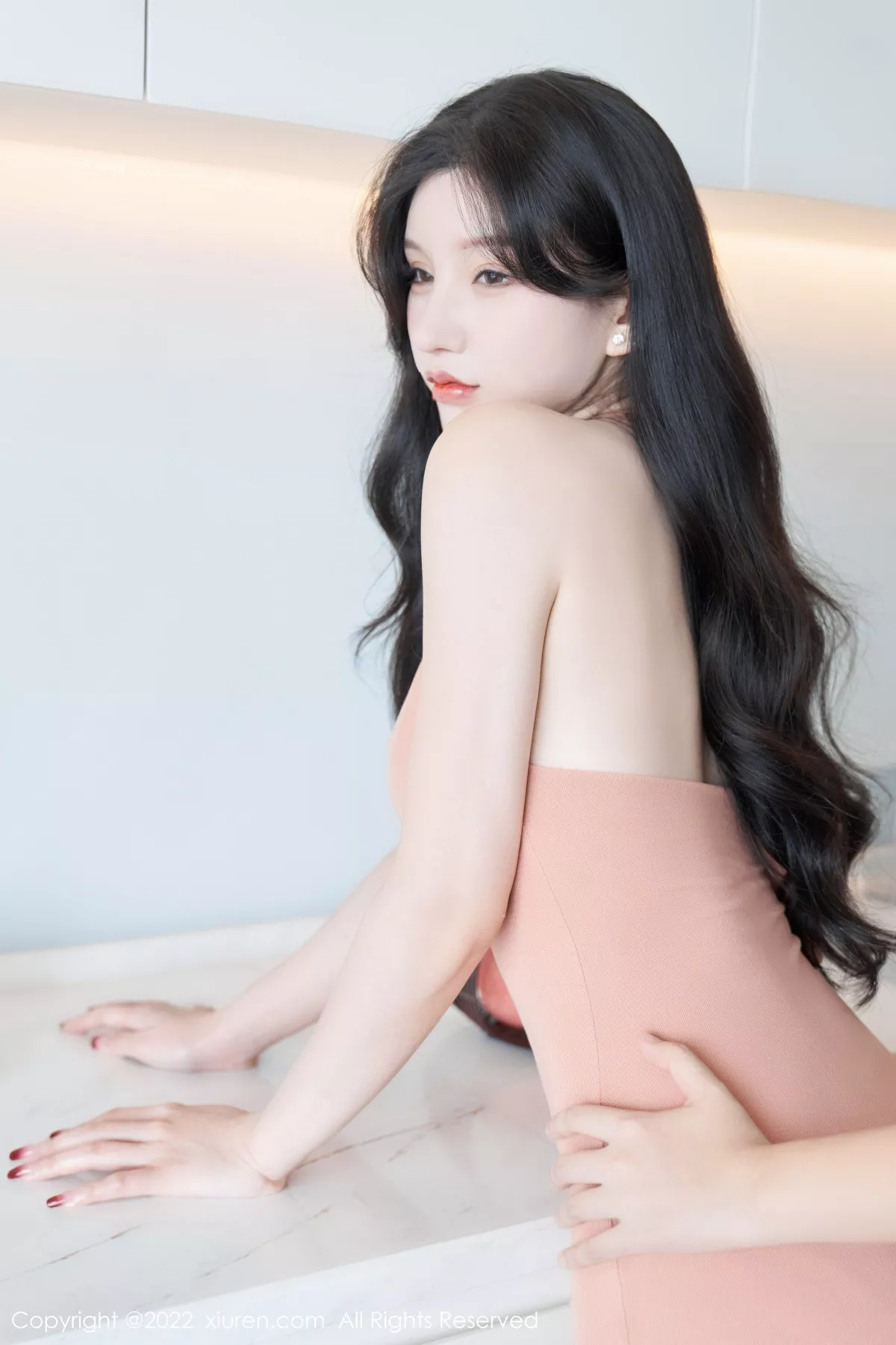 Xgyw.Org_XiuRen第5881期_女神周于希Sally心愿旅拍性感粉色长裙+白色薄纱惹火诱惑写真80P