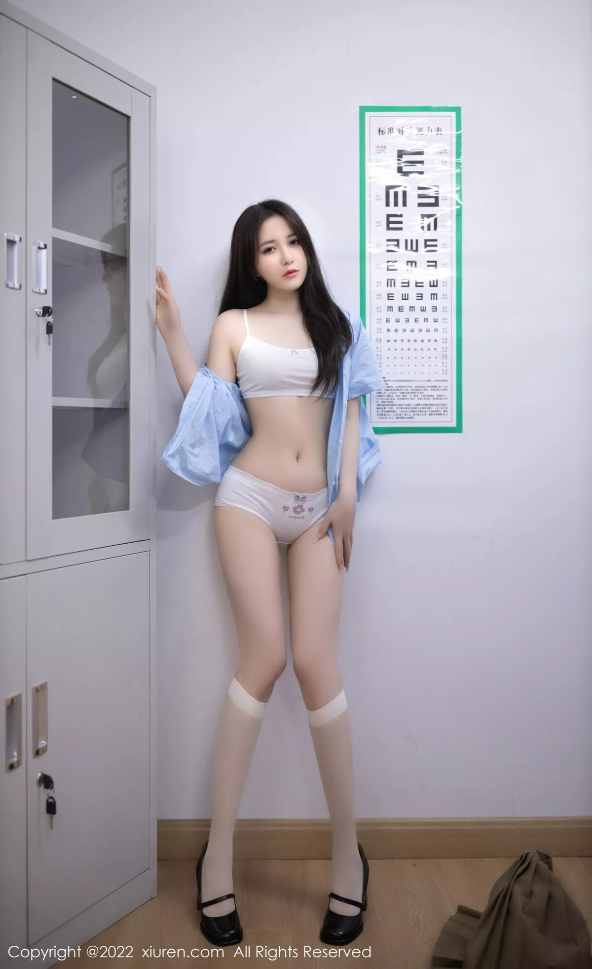 Xgyw.Org_XiuRen第5882期_模特鱼子酱Fish入学体检主题性感蓝T配短裙露白色内衣诱惑写真67P